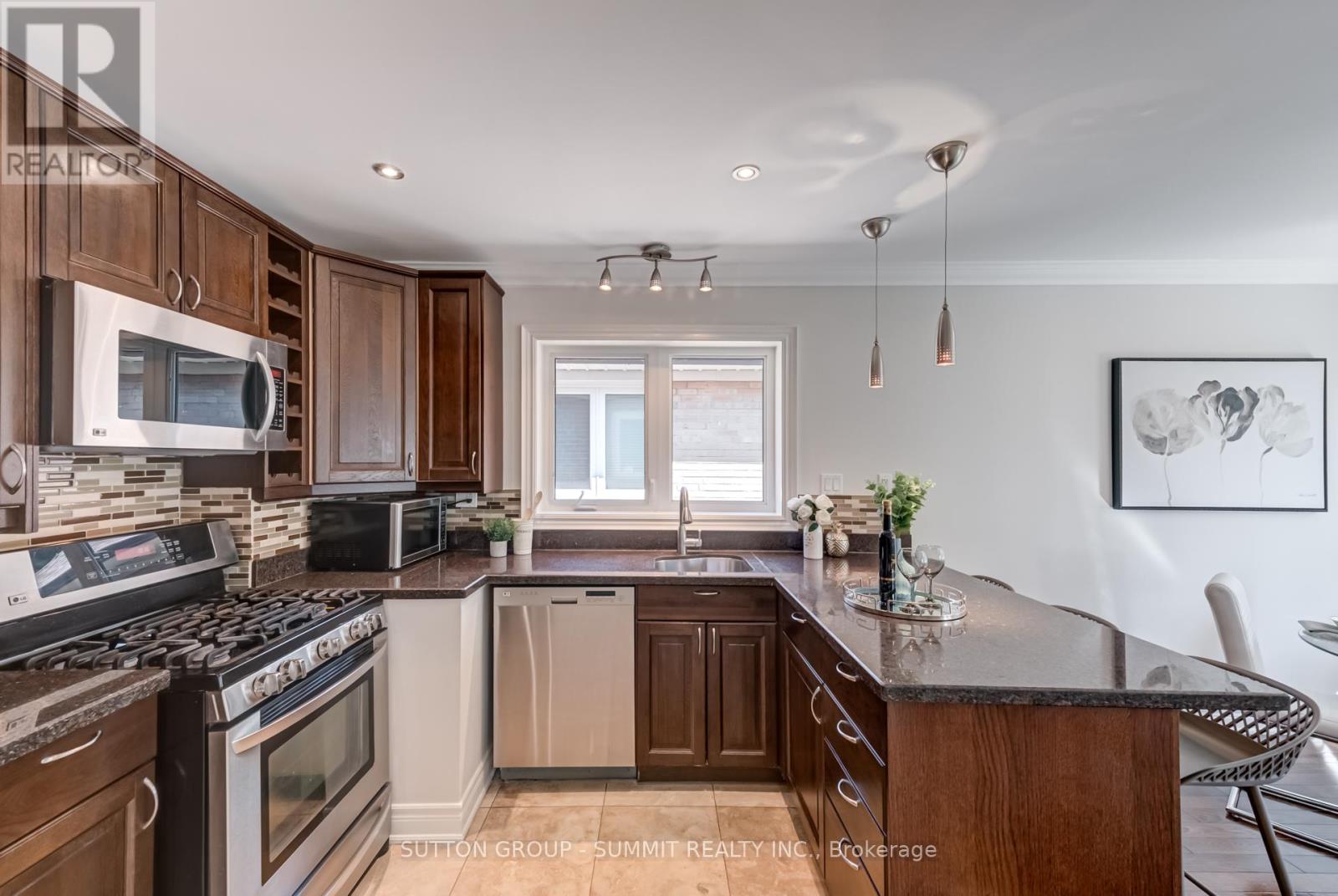 Photo 12 of 47 Rayside Drive S, Toronto ON