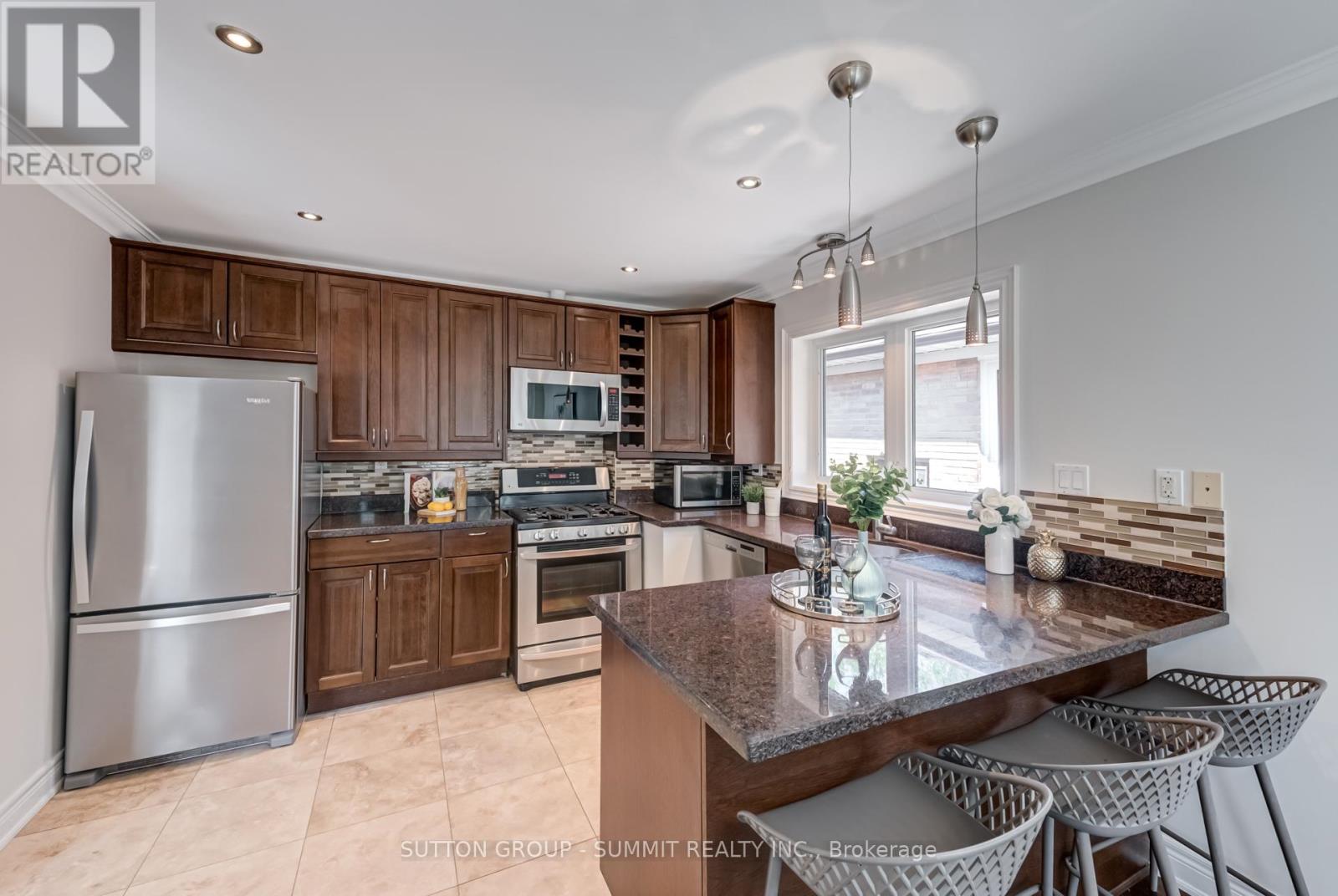 Photo 14 of 47 Rayside Drive S, Toronto ON