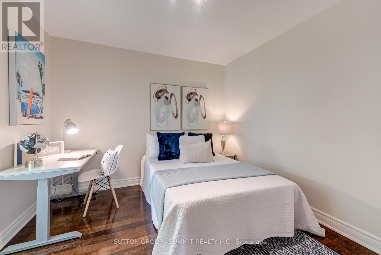 Photo 18 of 47 Rayside Drive S, Toronto ON