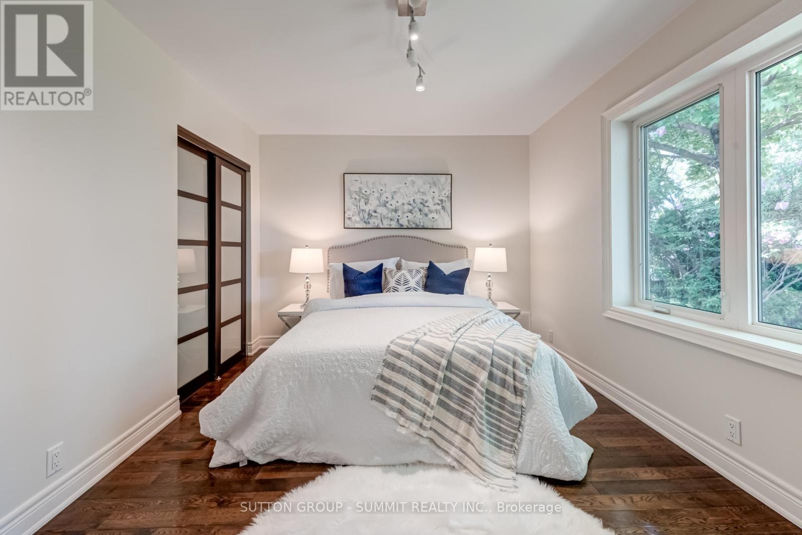 Photo 20 of 47 Rayside Drive S, Toronto ON