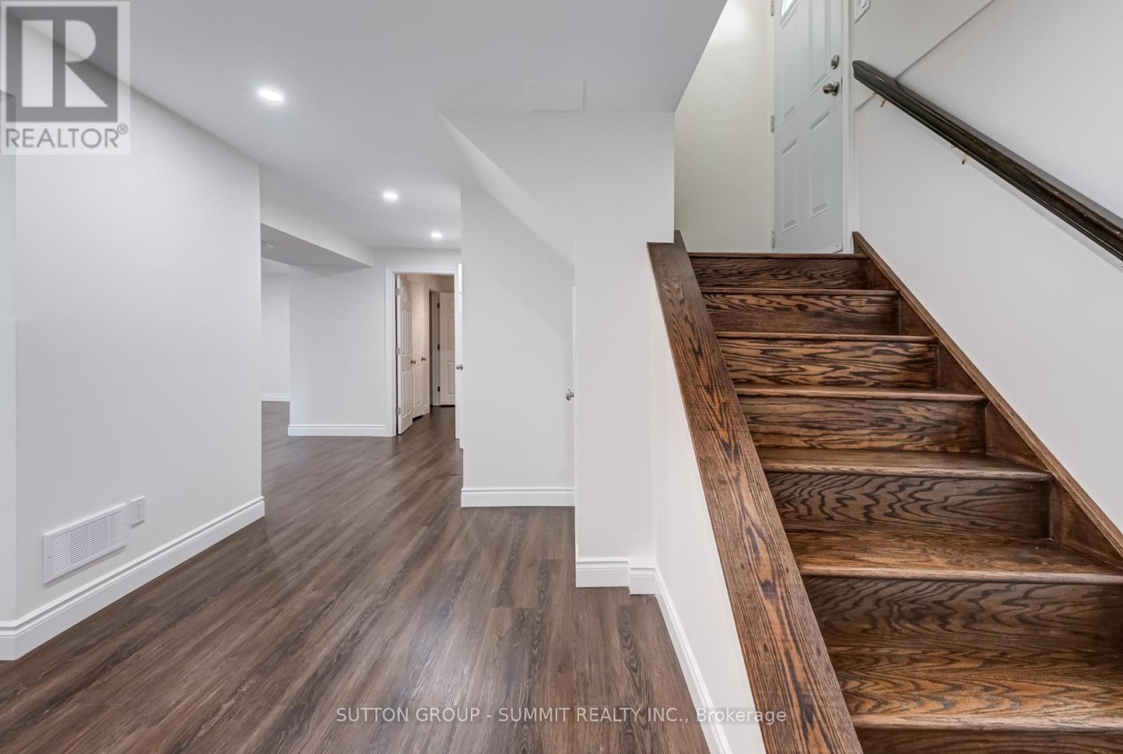 Photo 25 of 47 Rayside Drive S, Toronto ON