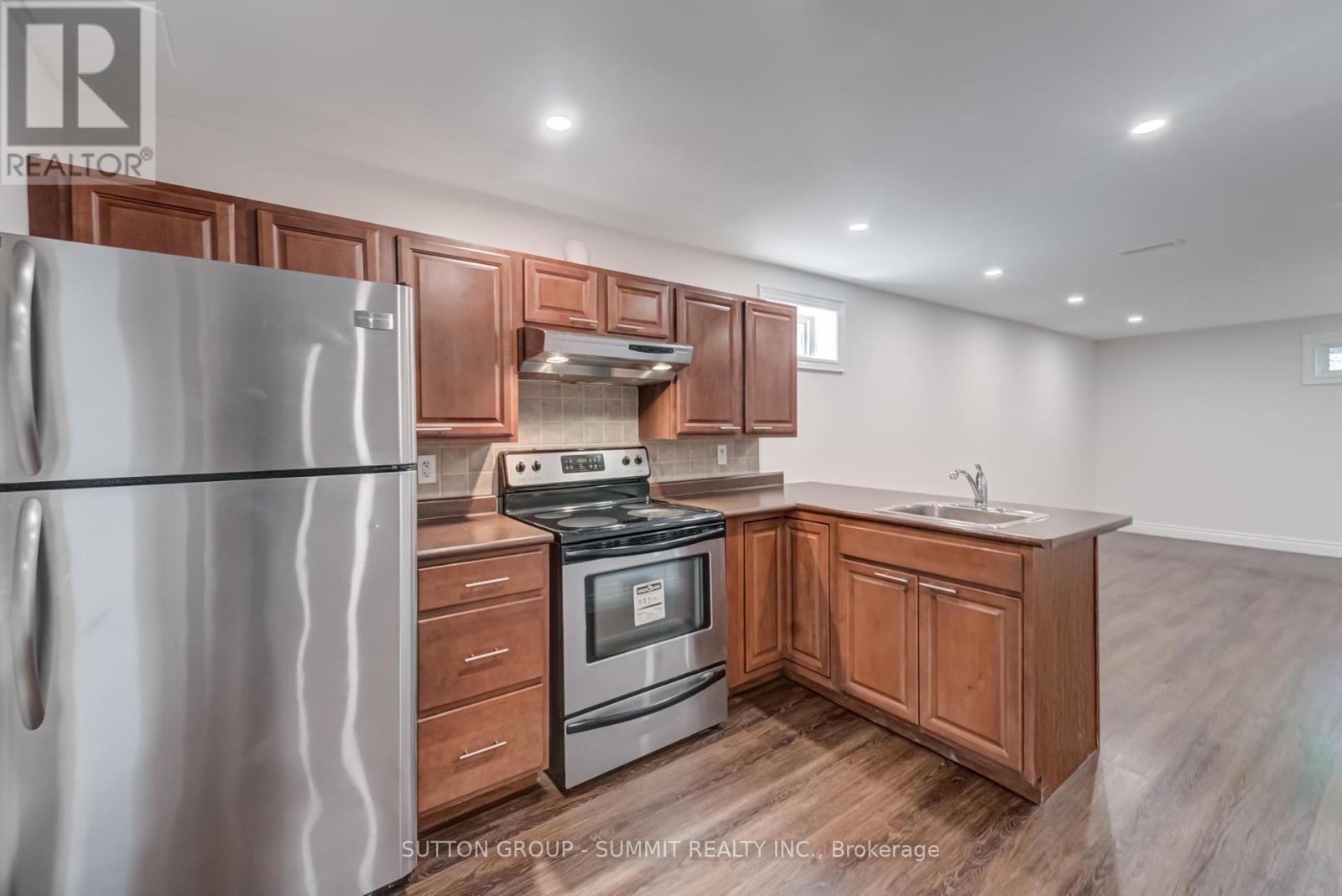 Photo 29 of 47 Rayside Drive S, Toronto ON