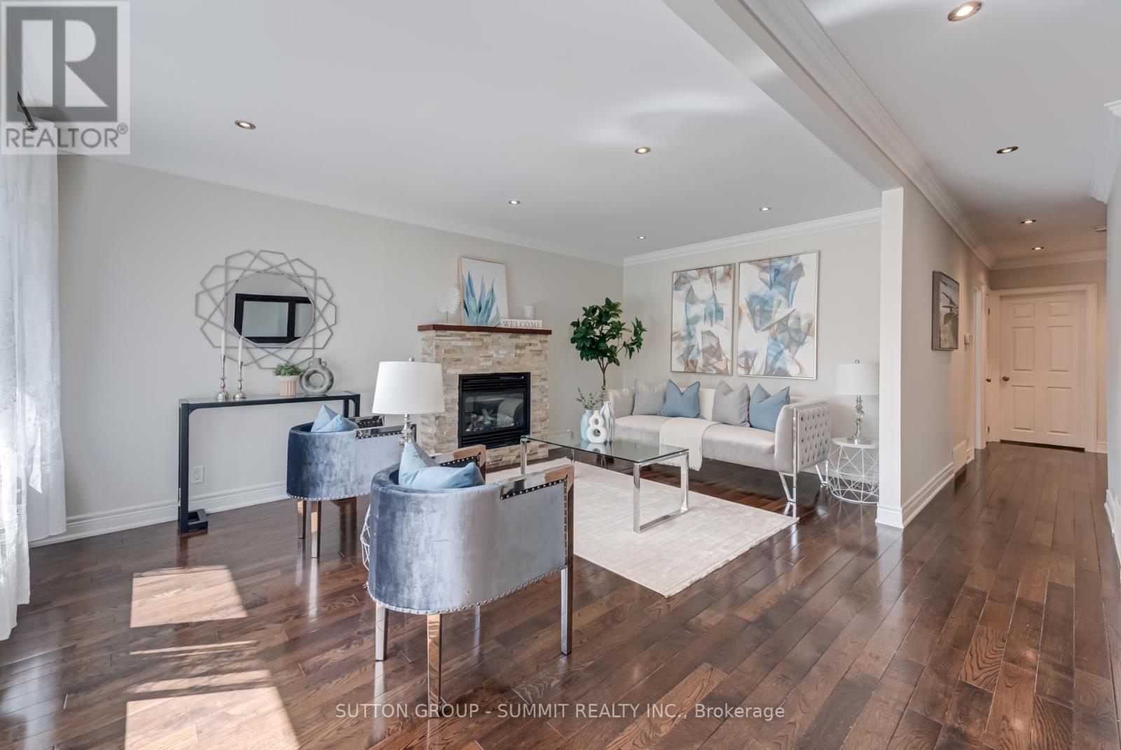 Photo 7 of 47 Rayside Drive S, Toronto ON