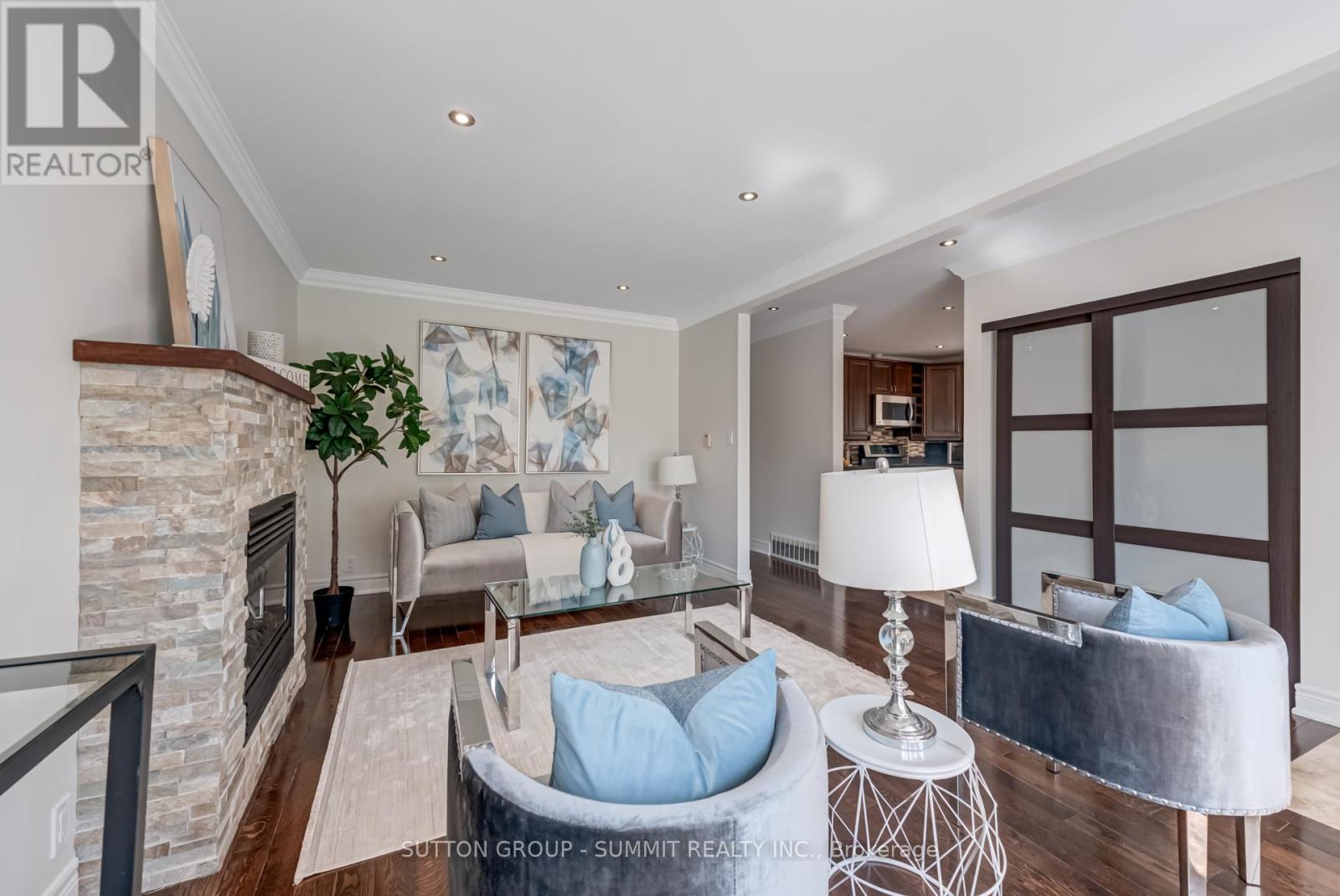 Photo 8 of 47 Rayside Drive S, Toronto ON