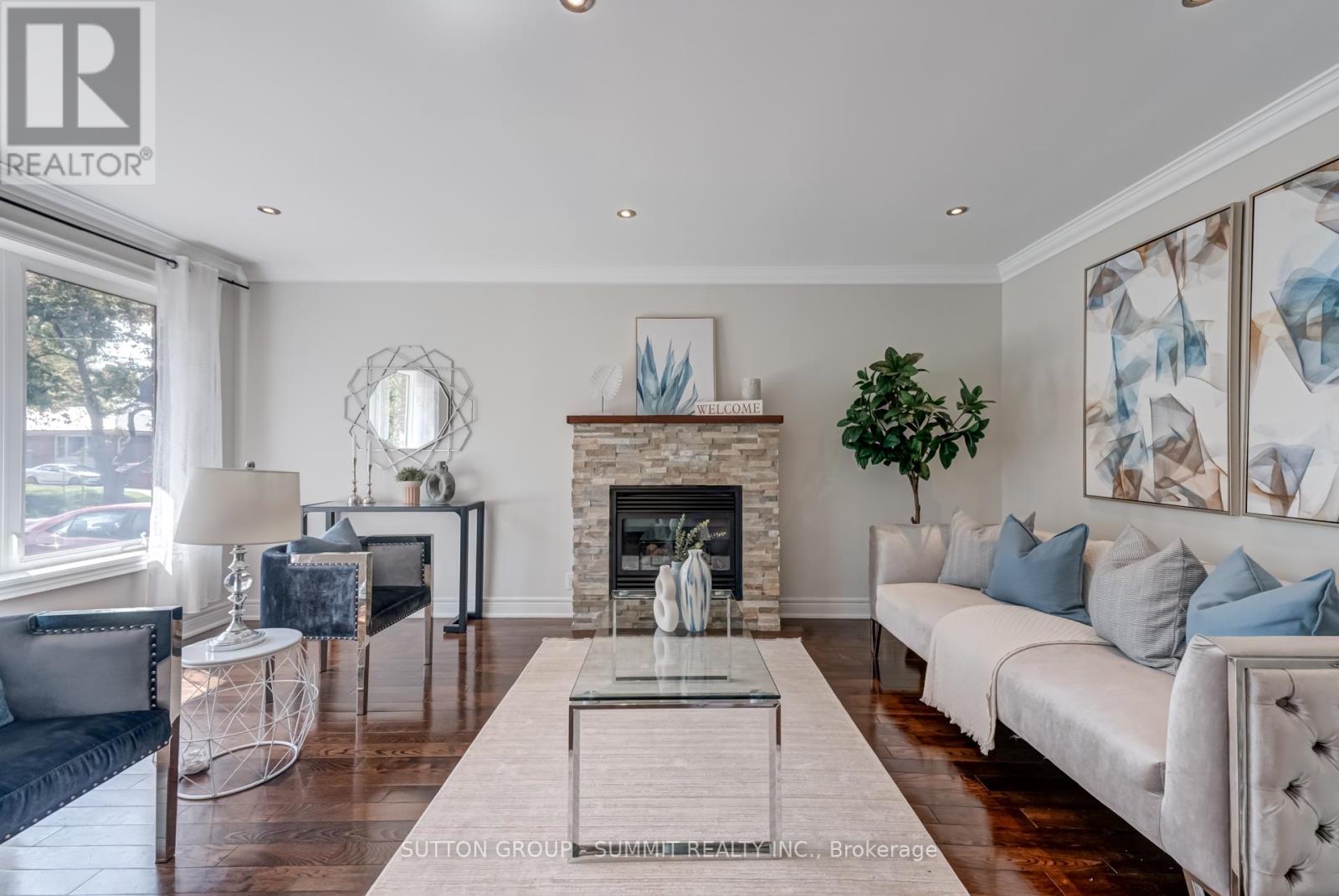 Photo 9 of 47 Rayside Drive S, Toronto ON