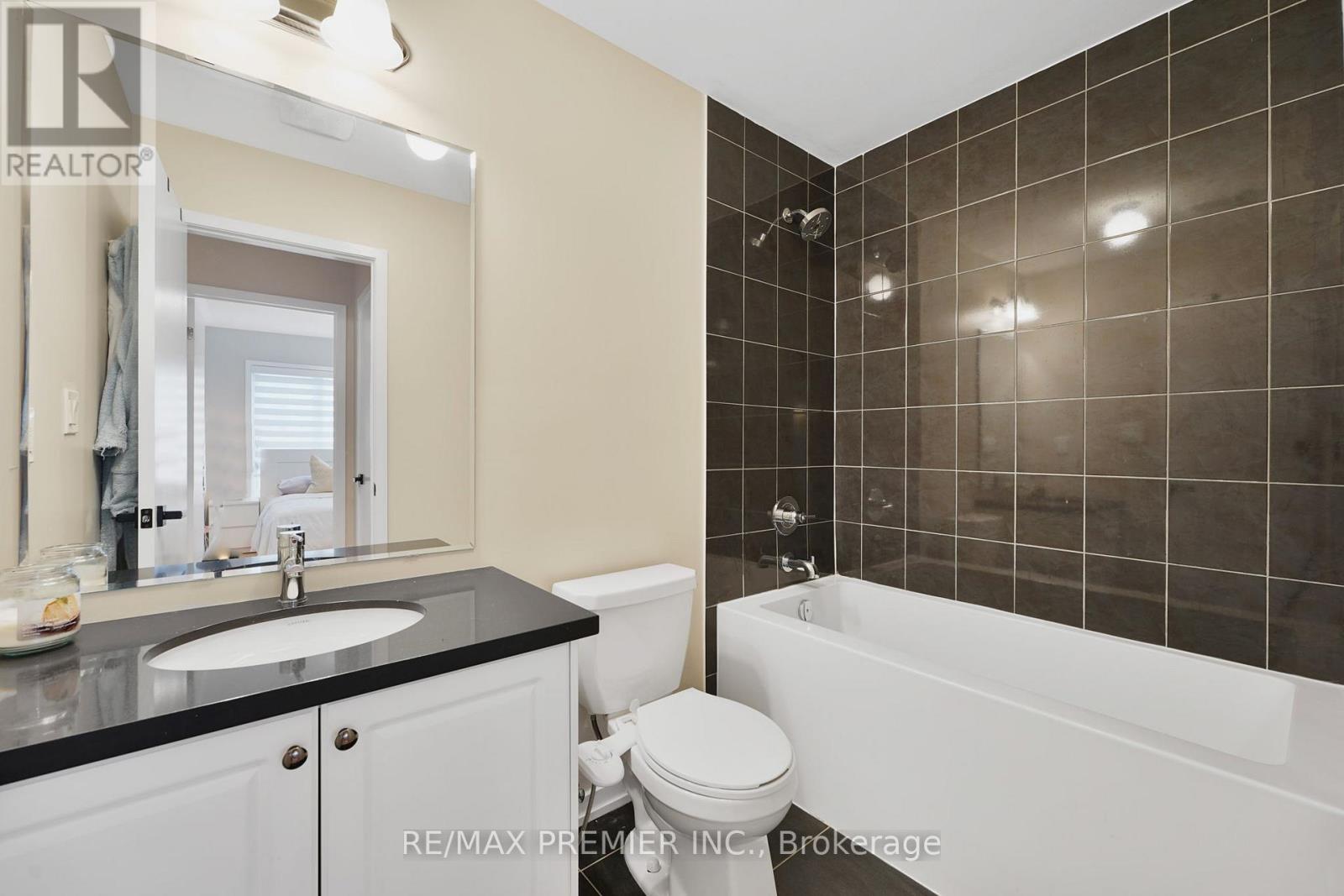Photo 28 of 12 Heathrow Lane, Caledon ON