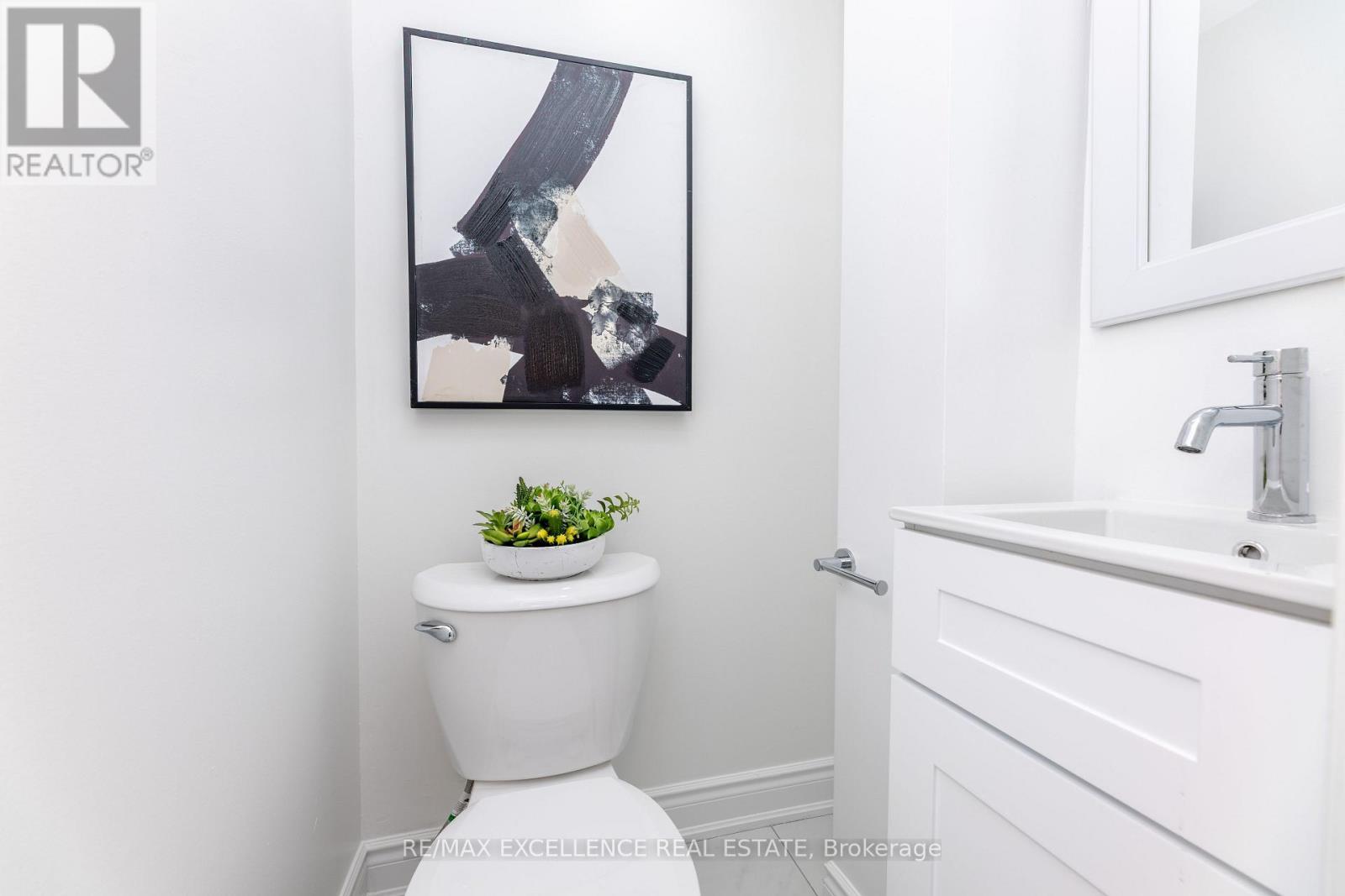 Photo 14 of 20 Hedgeson Court, Brampton ON