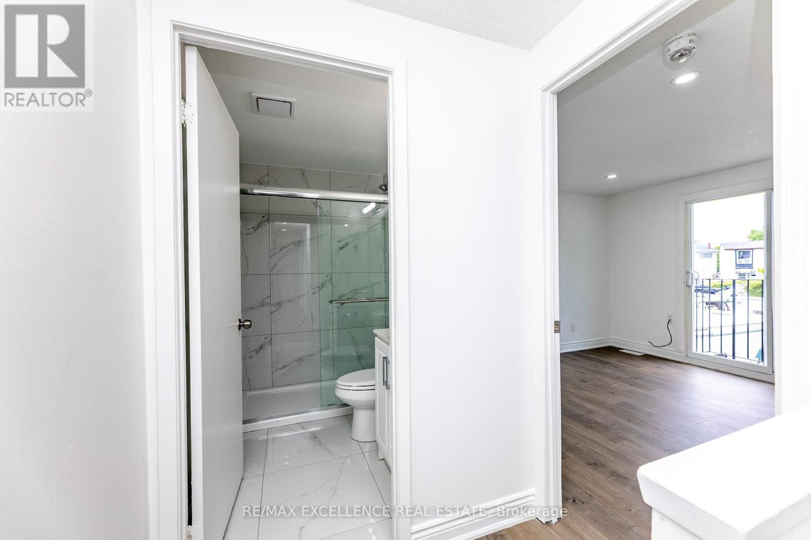 Photo 17 of 20 Hedgeson Court, Brampton ON