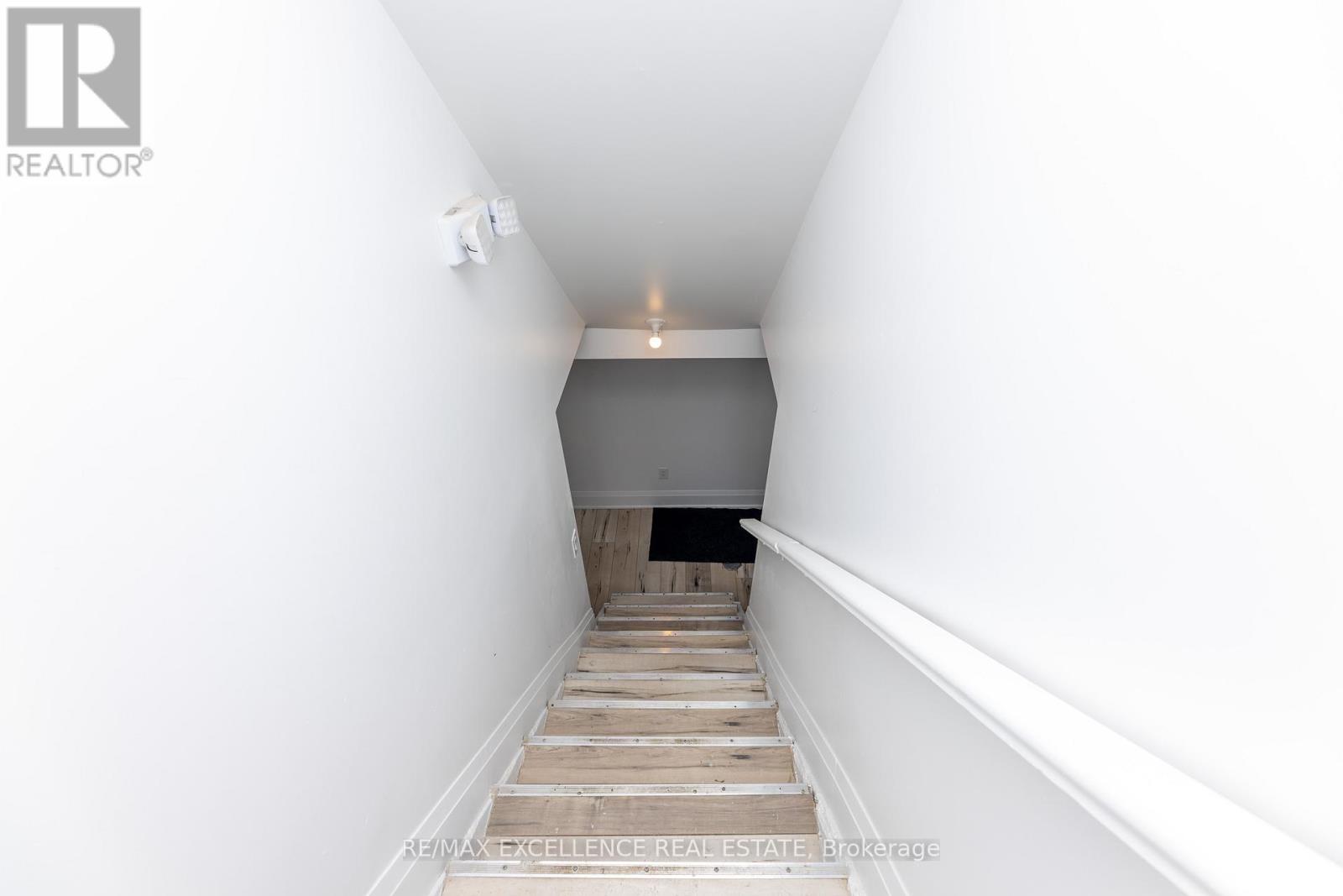Photo 25 of 20 Hedgeson Court, Brampton ON