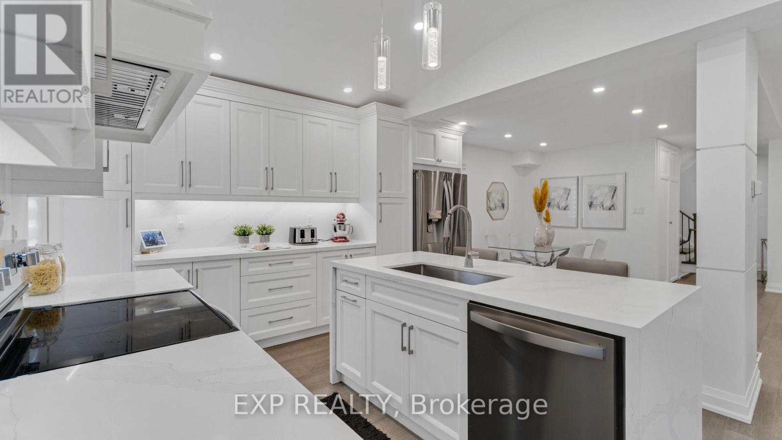 Photo 10 of 7159 Spyglass Crescent, Mississauga ON