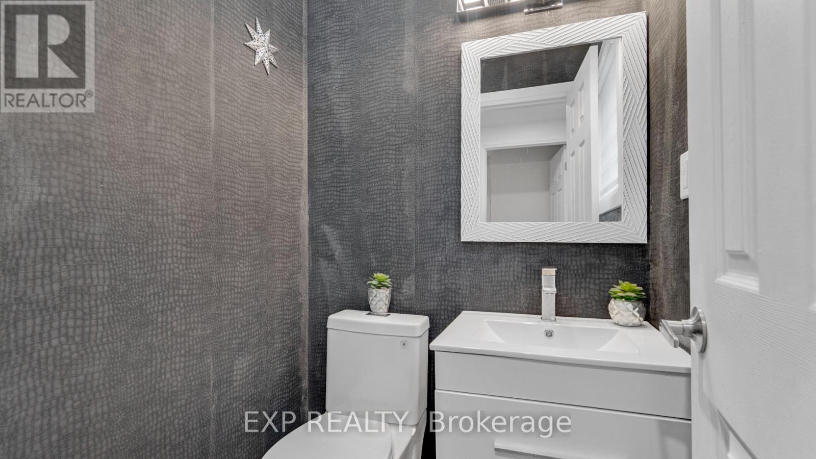 Photo 12 of 7159 Spyglass Crescent, Mississauga ON
