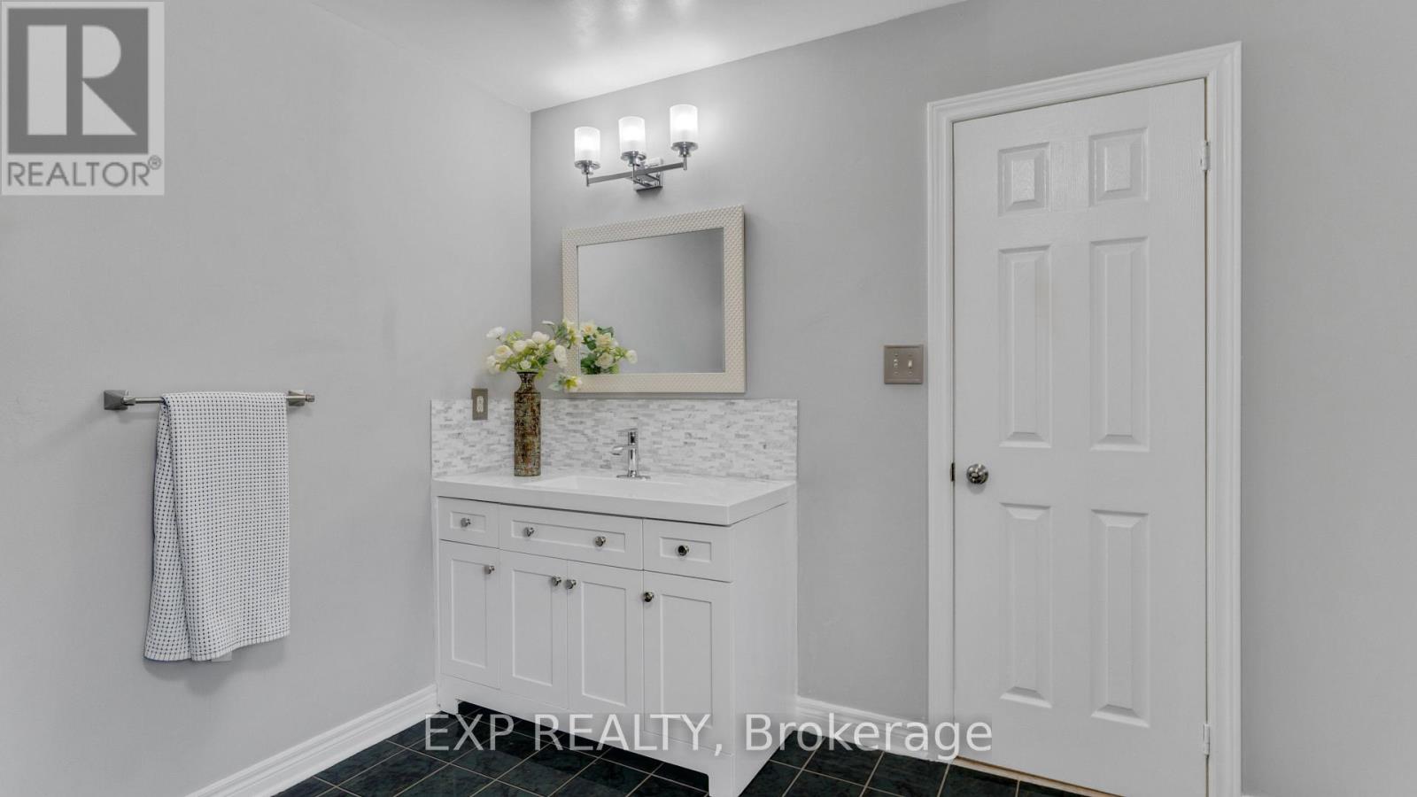 Photo 14 of 7159 Spyglass Crescent, Mississauga ON