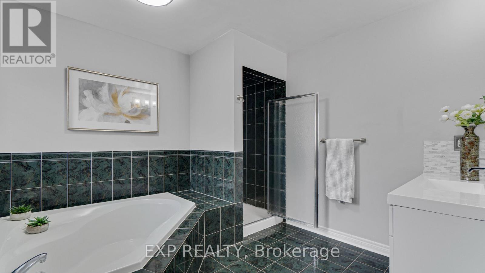 Photo 16 of 7159 Spyglass Crescent, Mississauga ON