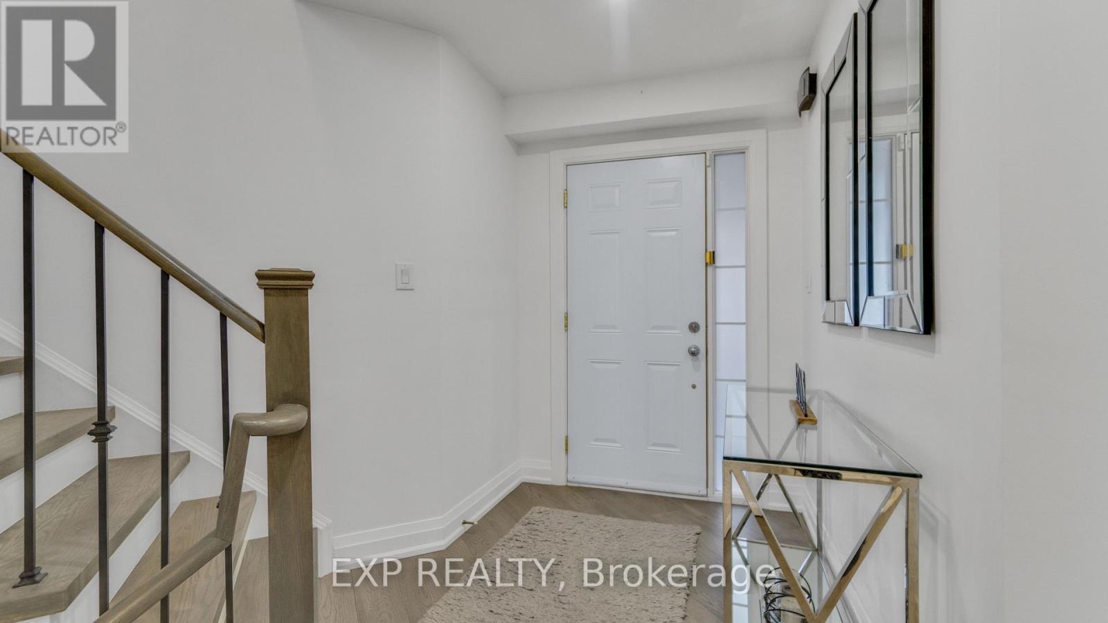Photo 3 of 7159 Spyglass Crescent, Mississauga ON