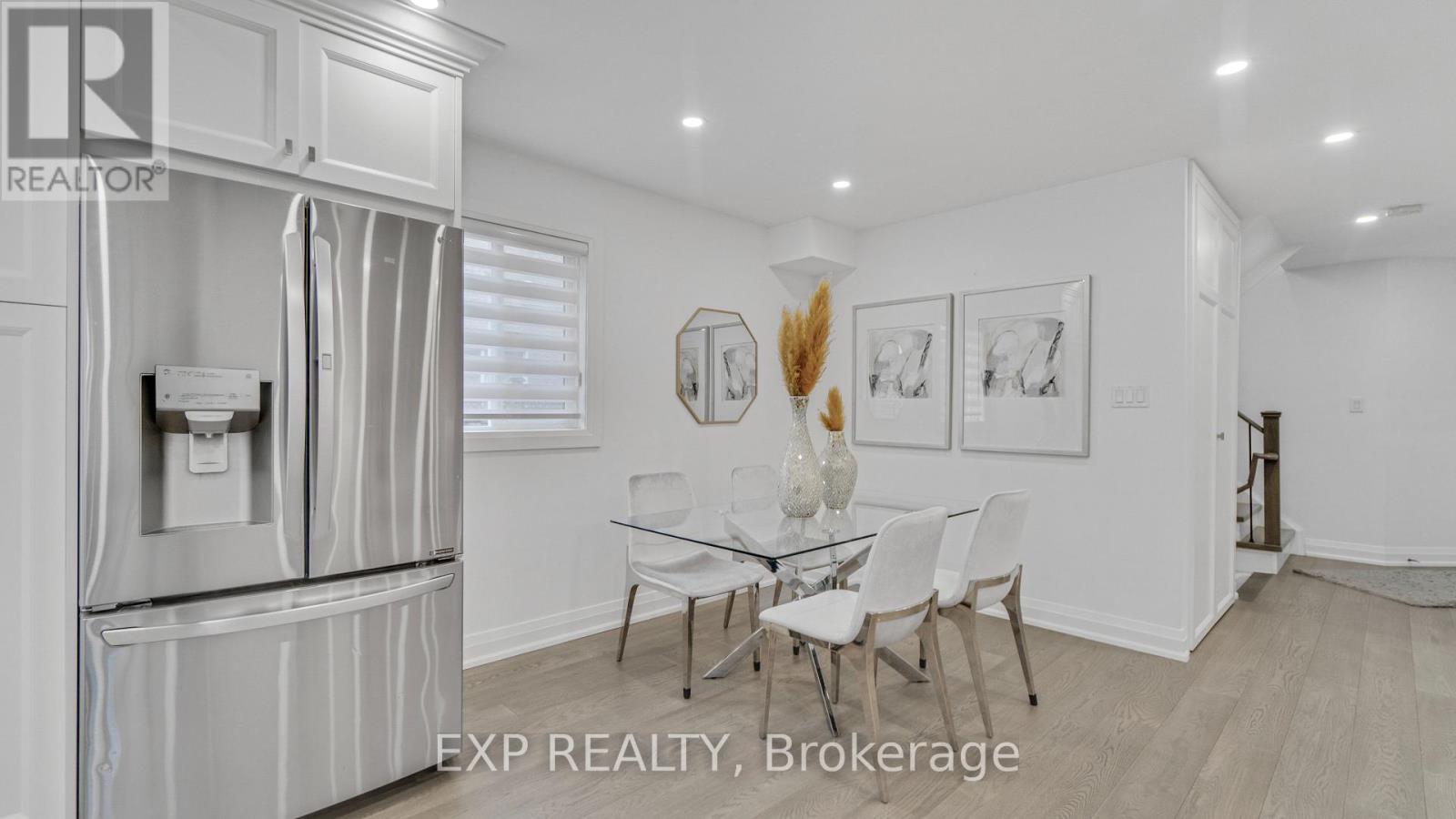 Photo 8 of 7159 Spyglass Crescent, Mississauga ON