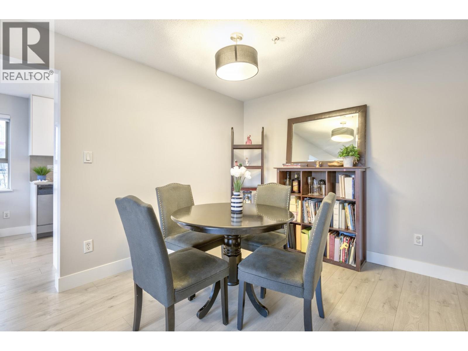 Photo 6 of 305 4728 Dawson Street, Burnaby BC