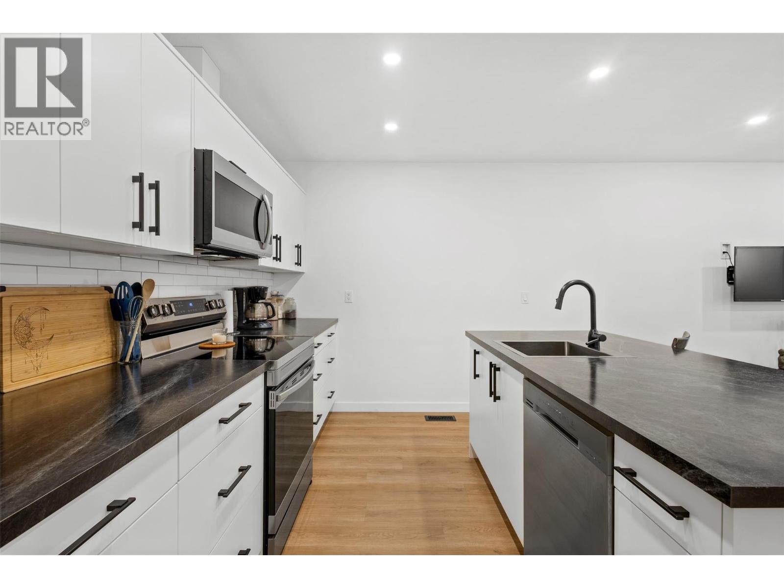  712 Schafer Road, Kelowna