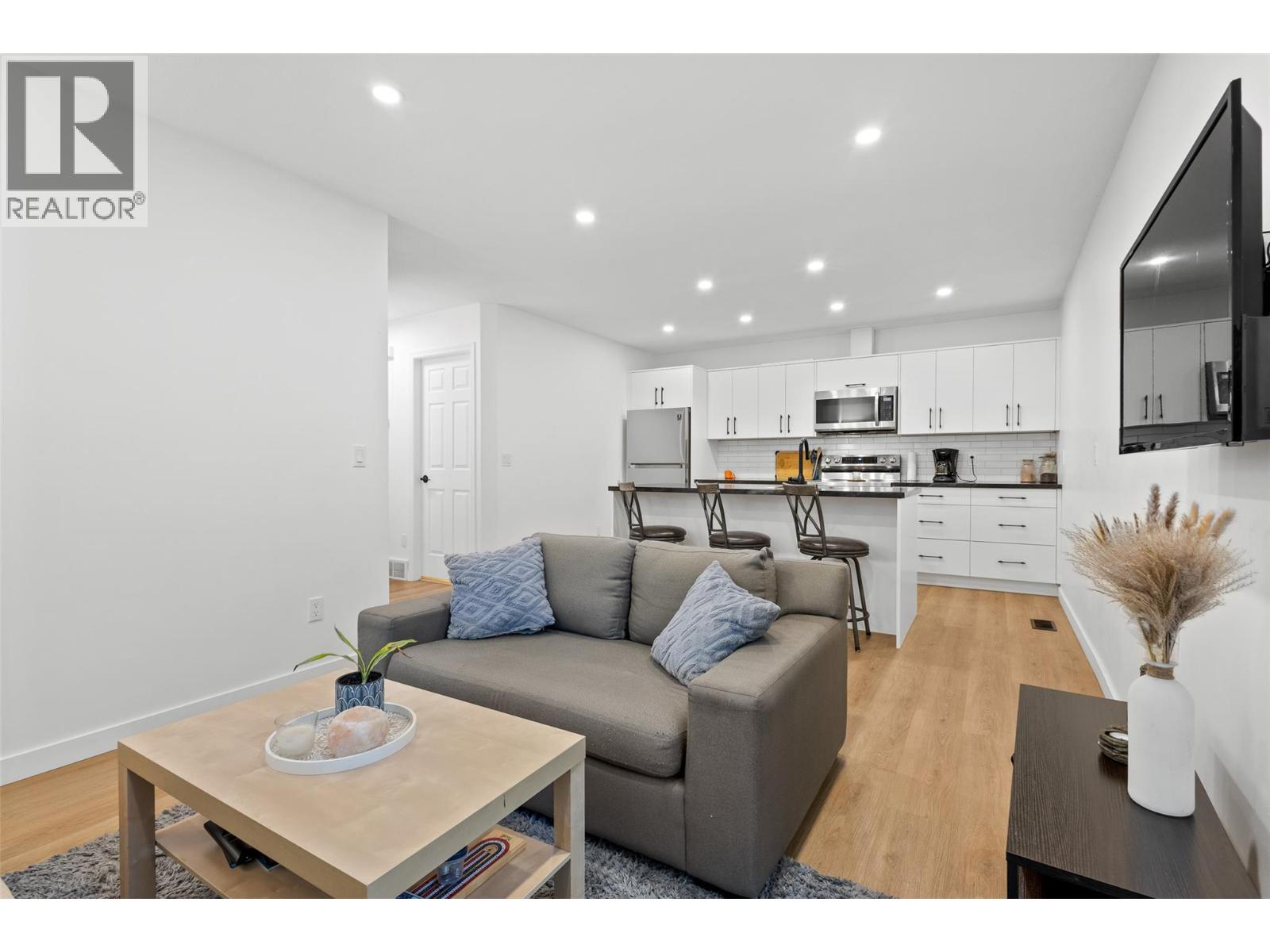  712 Schafer Road, Kelowna