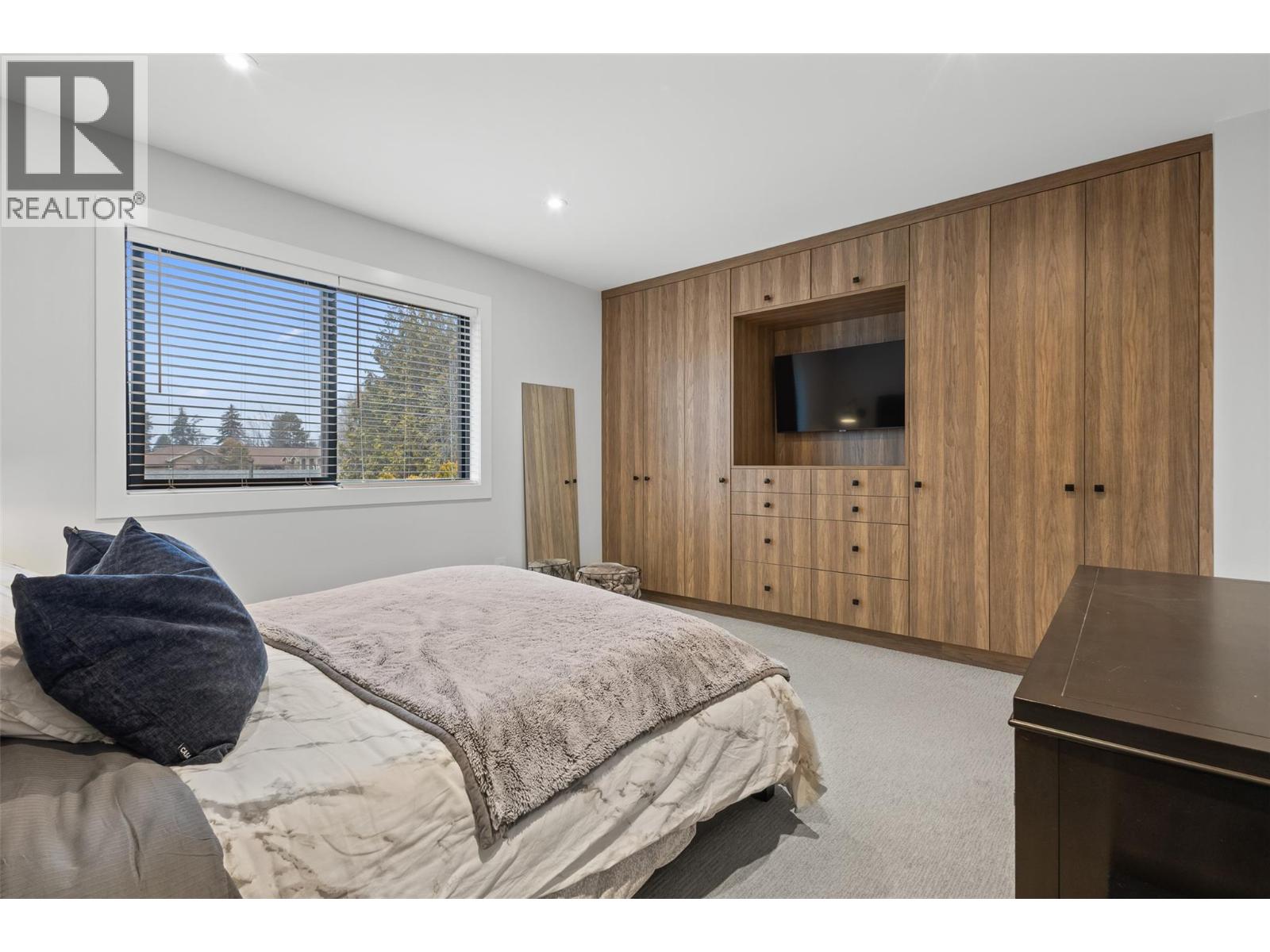  712 Schafer Road, Kelowna