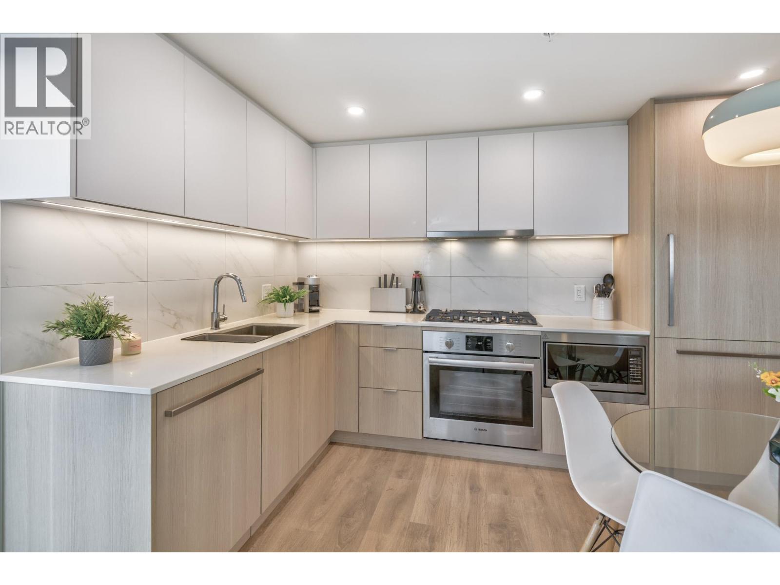 Photo 4 of 1307 318 Alderson Avenue, Coquitlam BC