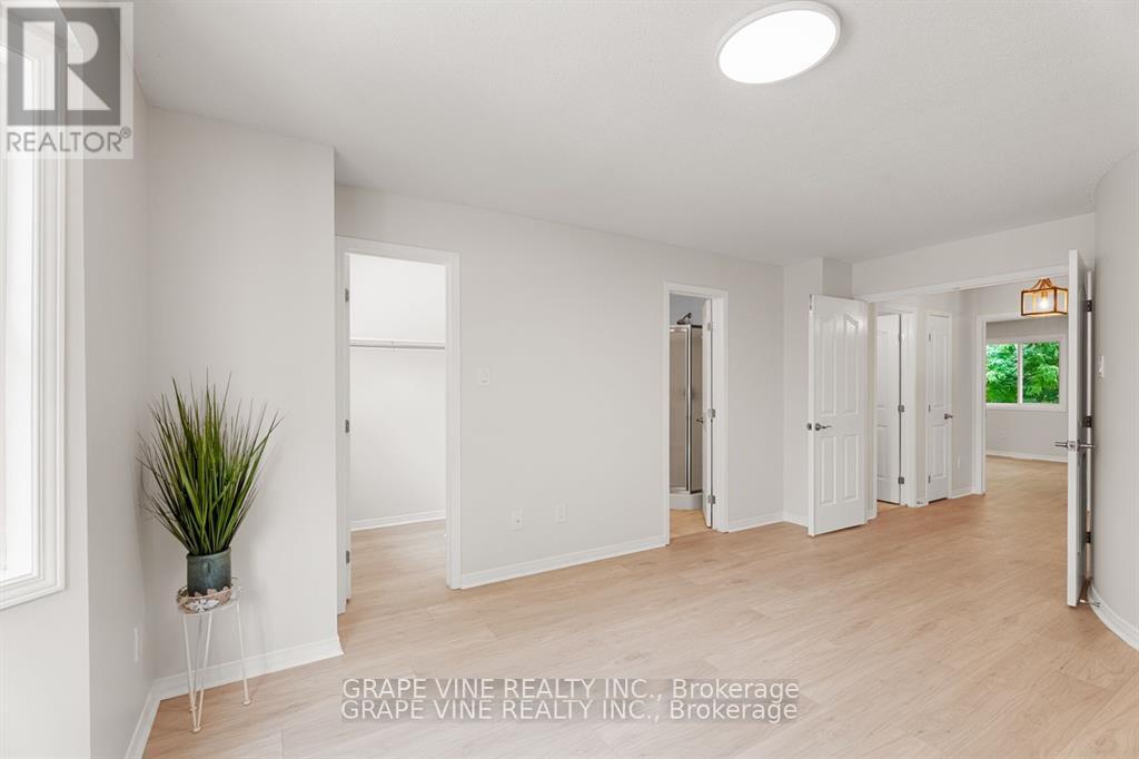 Photo 11 of 564 Aberfoyle Circle, Ottawa ON