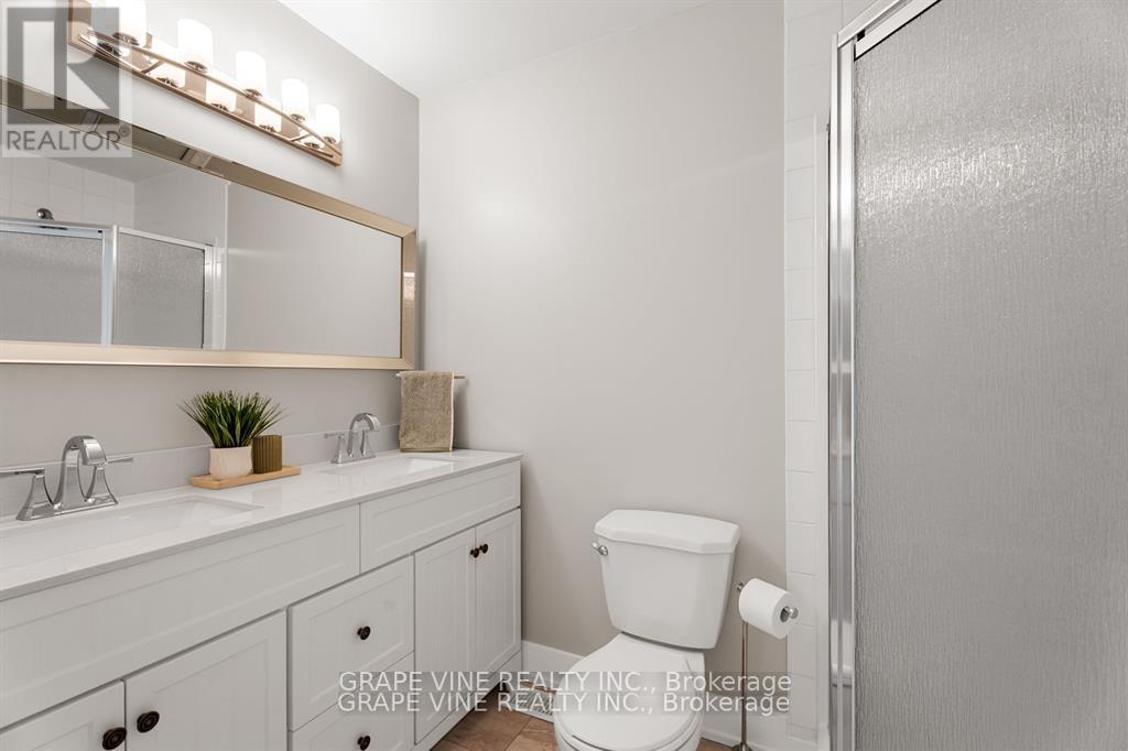 Photo 13 of 564 Aberfoyle Circle, Ottawa ON