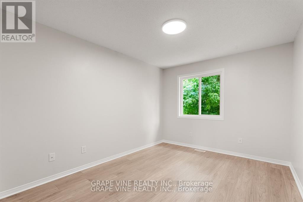 Photo 14 of 564 Aberfoyle Circle, Ottawa ON