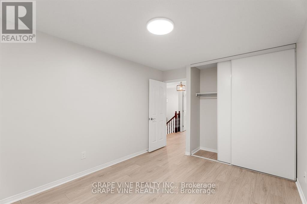 Photo 15 of 564 Aberfoyle Circle, Ottawa ON