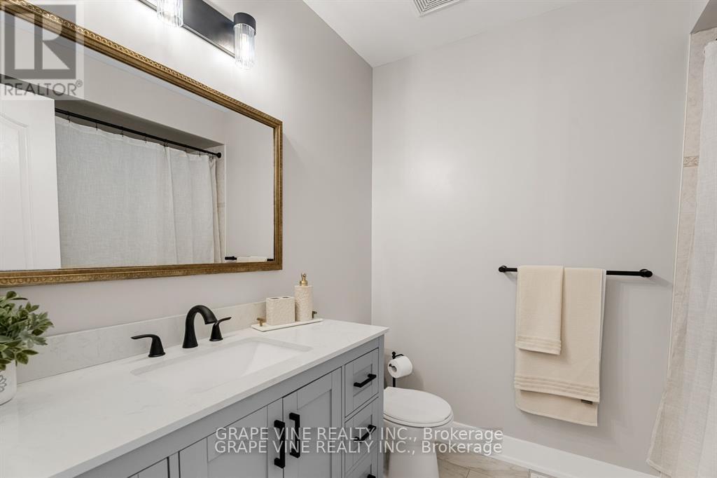 Photo 16 of 564 Aberfoyle Circle, Ottawa ON
