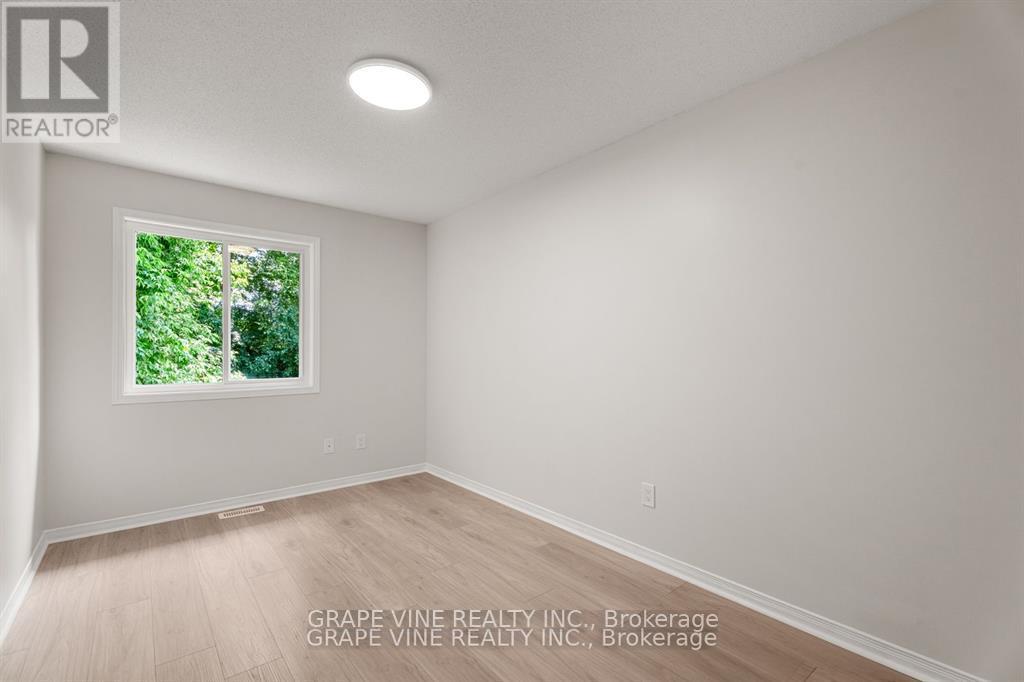 Photo 17 of 564 Aberfoyle Circle, Ottawa ON