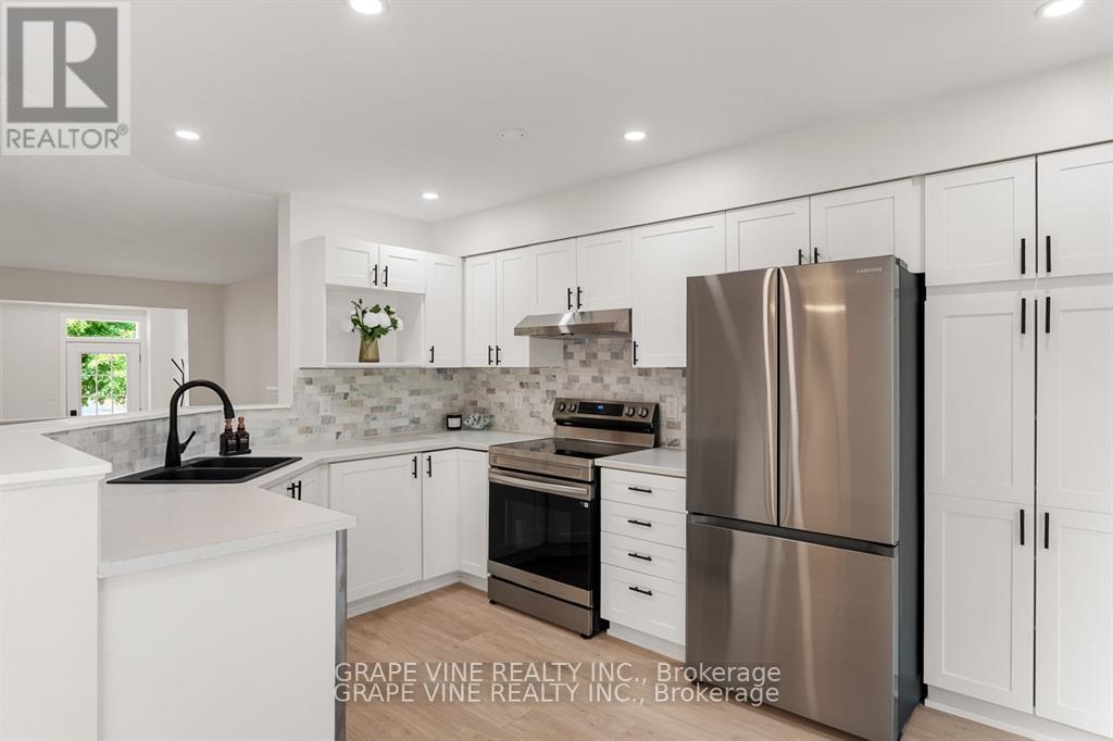 Photo 6 of 564 Aberfoyle Circle, Ottawa ON