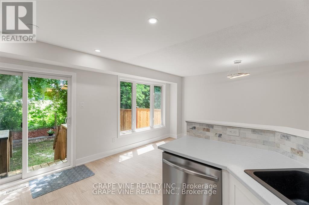 Photo 7 of 564 Aberfoyle Circle, Ottawa ON