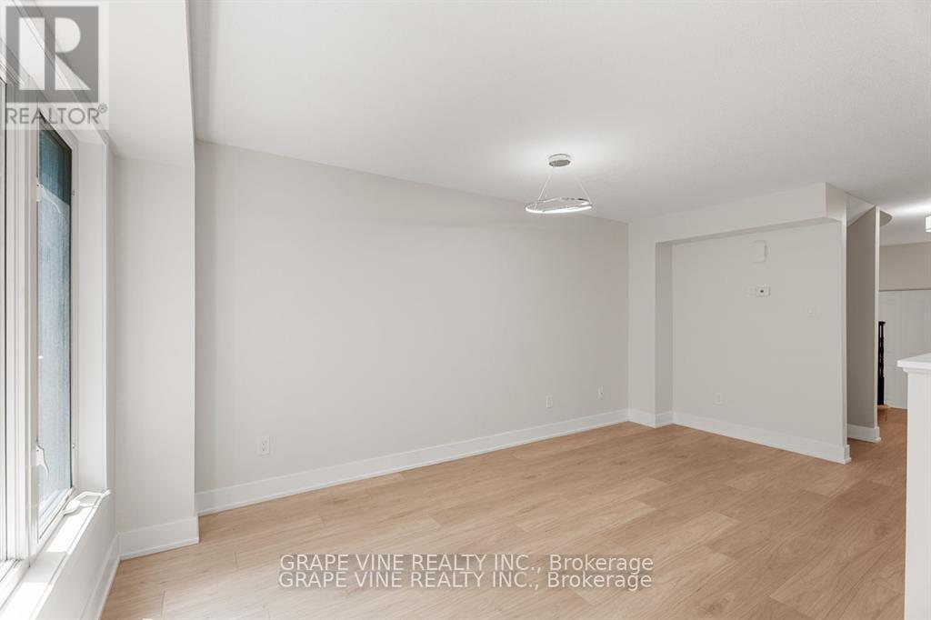 Photo 8 of 564 Aberfoyle Circle, Ottawa ON