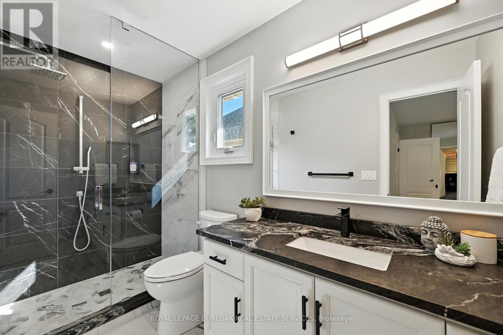 Photo 19 of 40 Springfield Boulevard, Hamilton ON