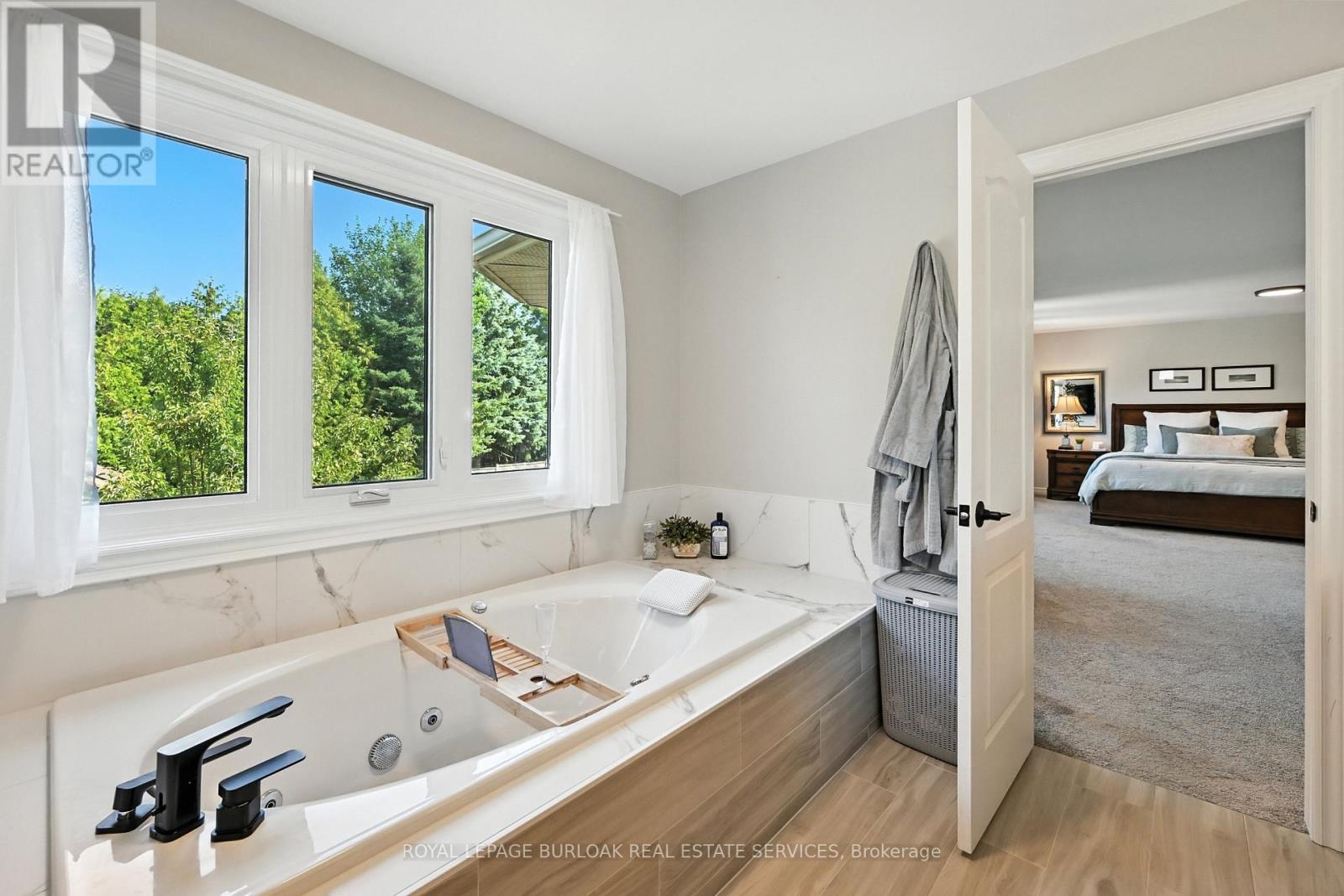 Photo 23 of 40 Springfield Boulevard, Hamilton ON