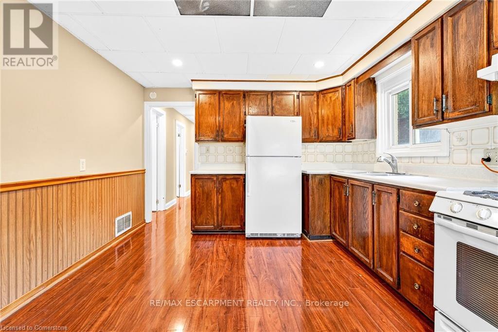 Photo 2 of 111 Leland Street, Hamilton ON