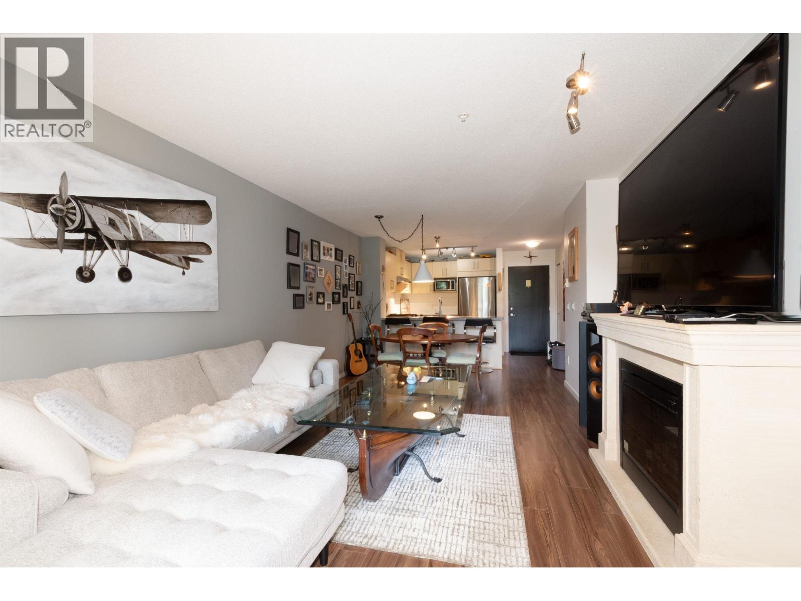 Photo 10 of 211 3178 Dayanee Springs Boulevard, Coquitlam BC