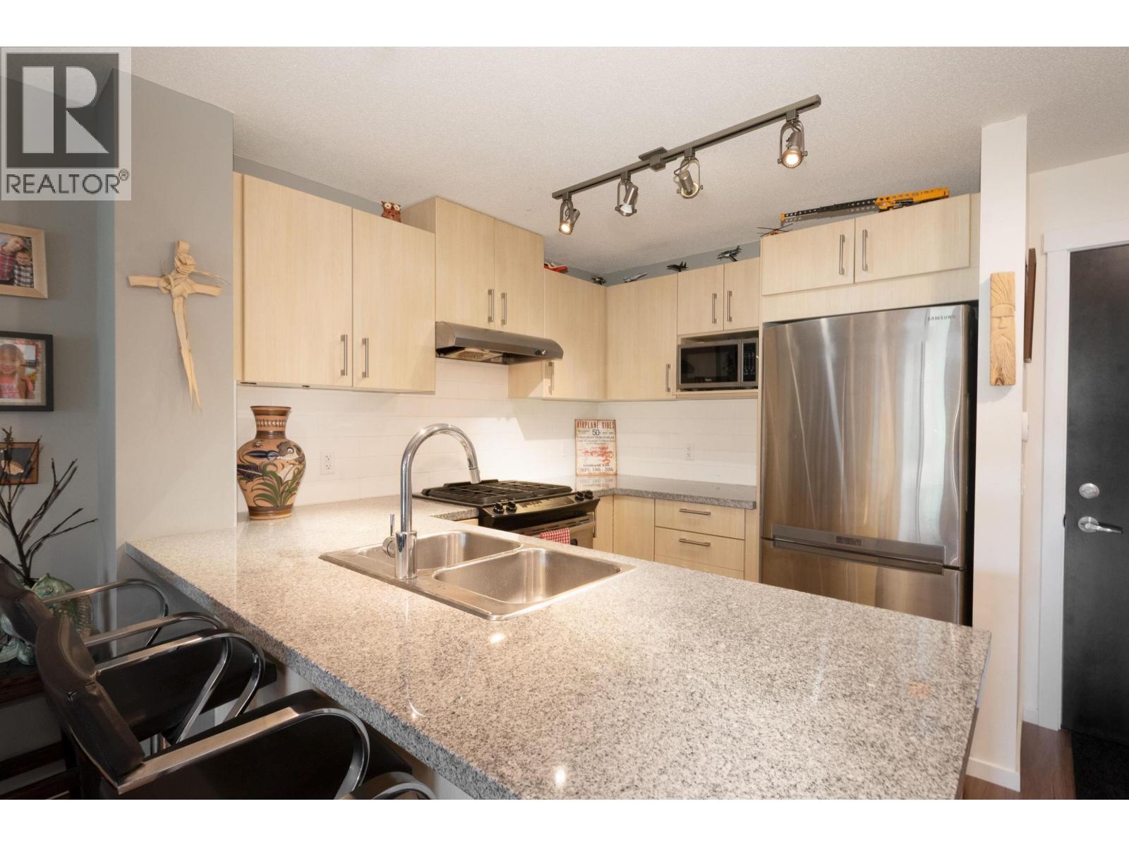 Photo 11 of 211 3178 Dayanee Springs Boulevard, Coquitlam BC