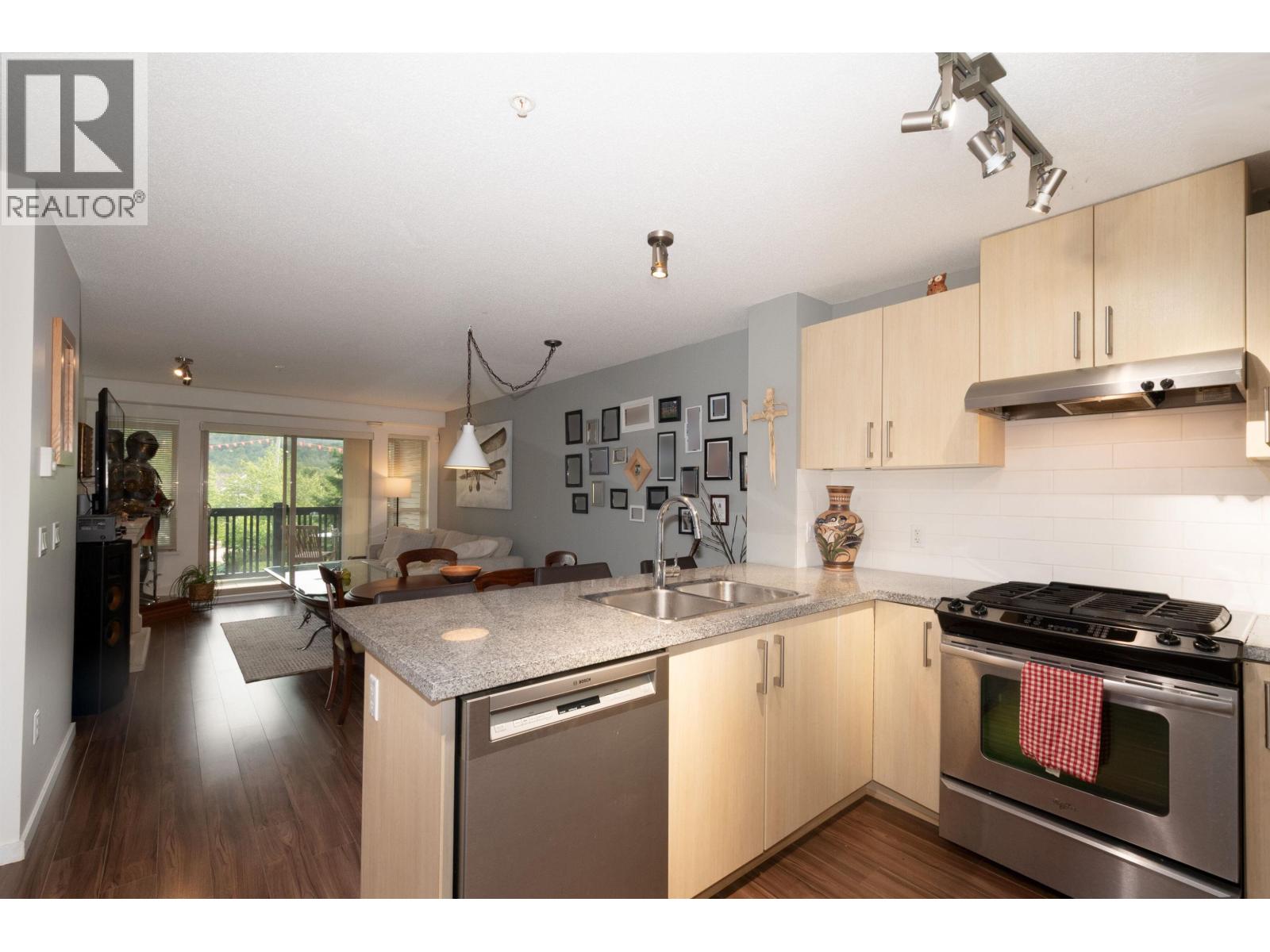 Photo 3 of 211 3178 Dayanee Springs Boulevard, Coquitlam BC