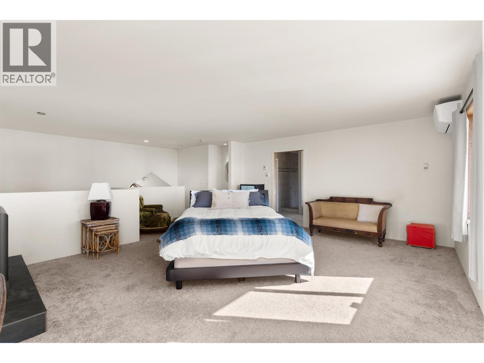 1911 GRANDVIEW ROAD, Gibsons