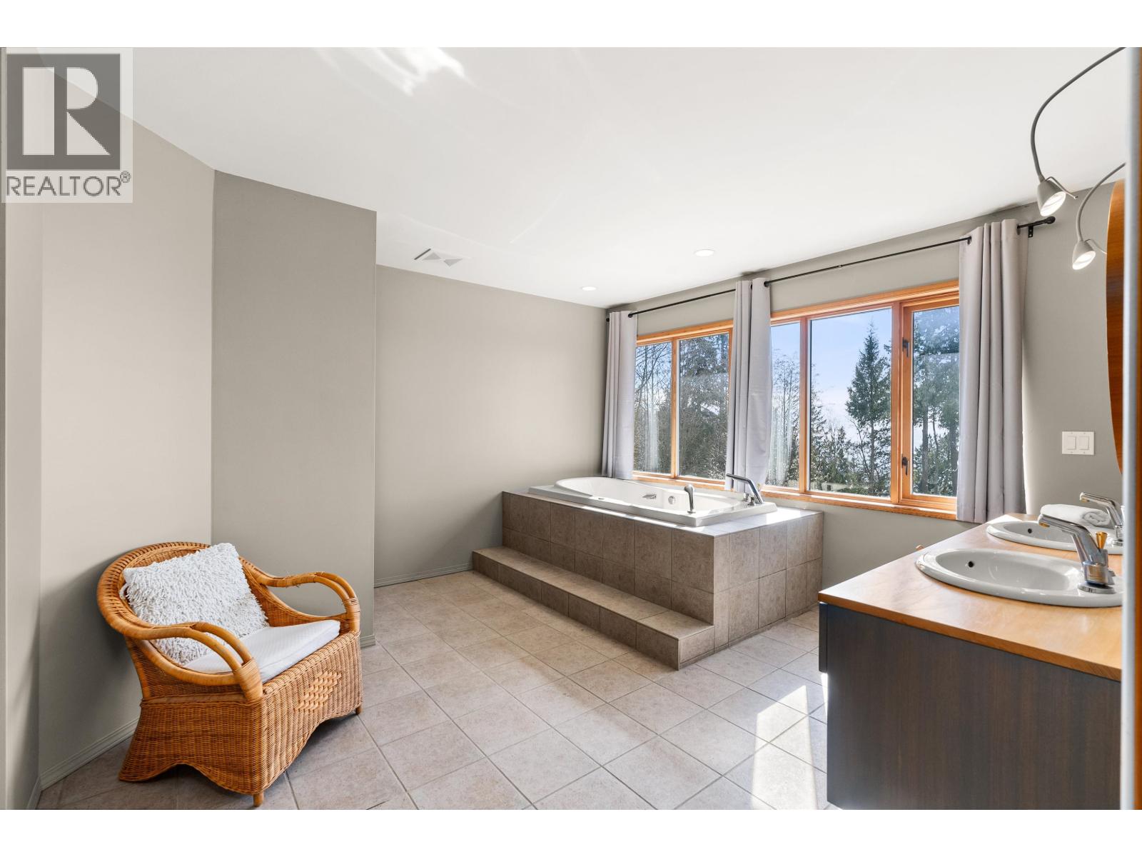 1911 GRANDVIEW ROAD, Gibsons