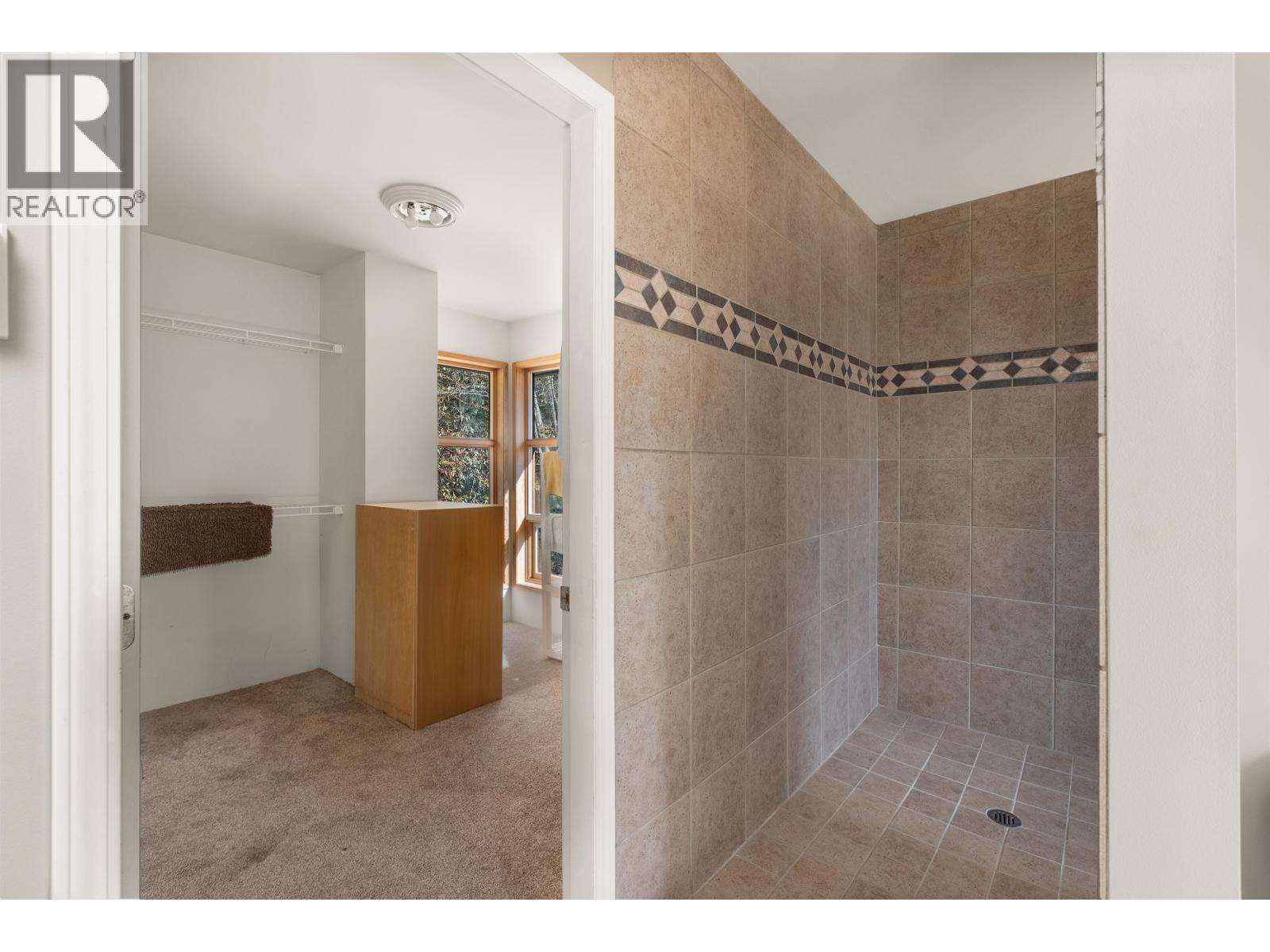 1911 GRANDVIEW ROAD, Gibsons