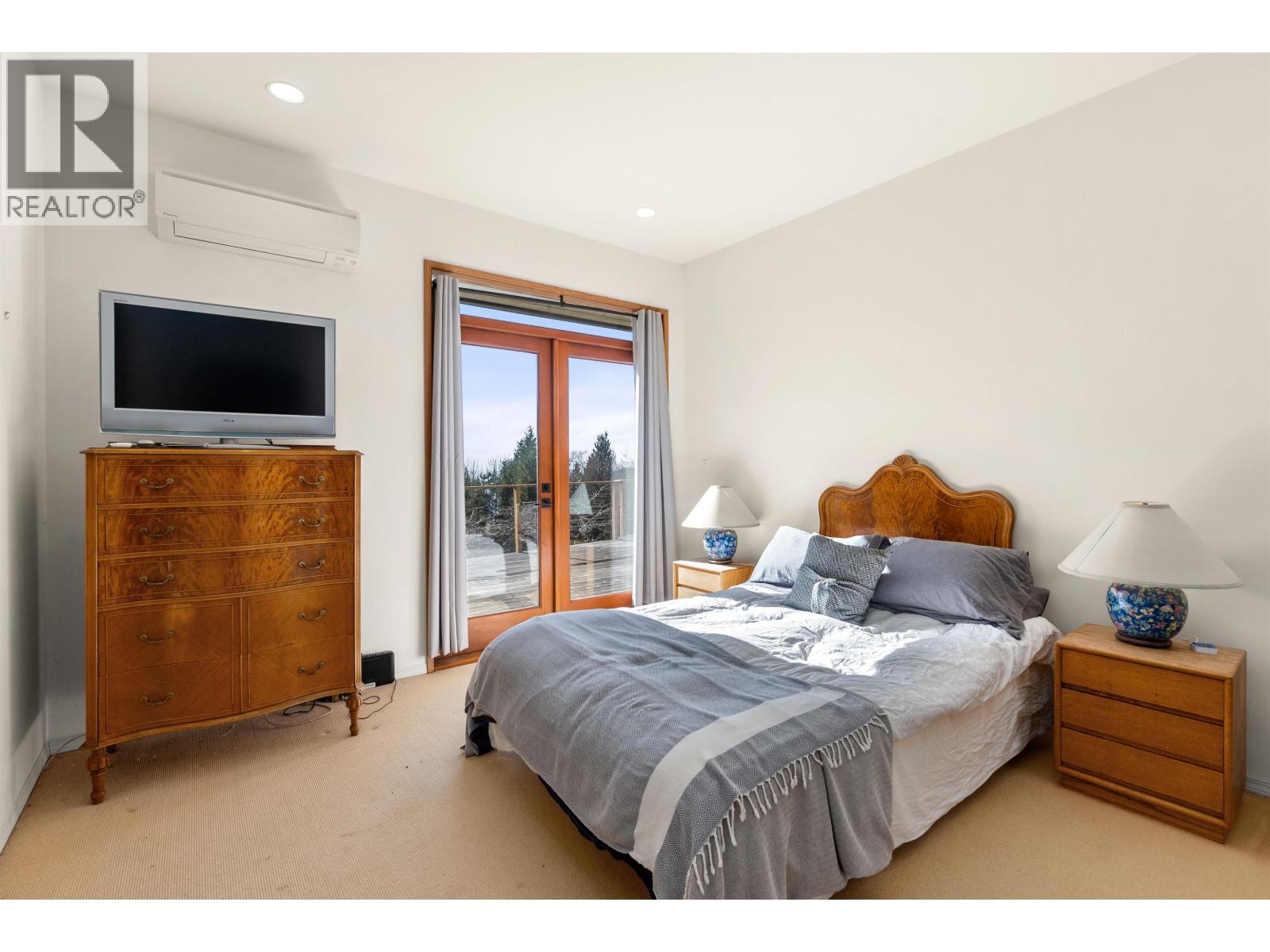 1911 GRANDVIEW ROAD, Gibsons