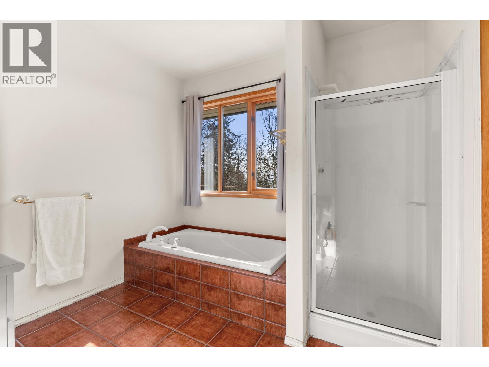 1911 GRANDVIEW ROAD, Gibsons
