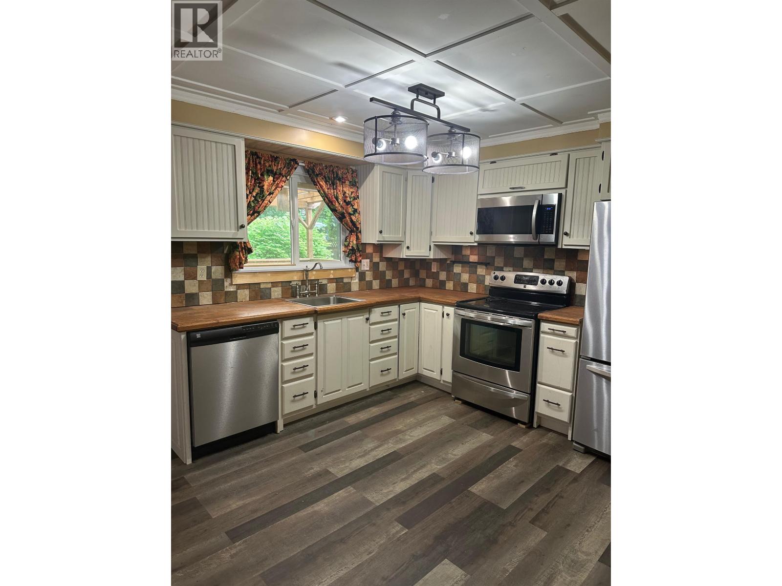 Photo 5 of 11624 212 Street, Maple Ridge BC