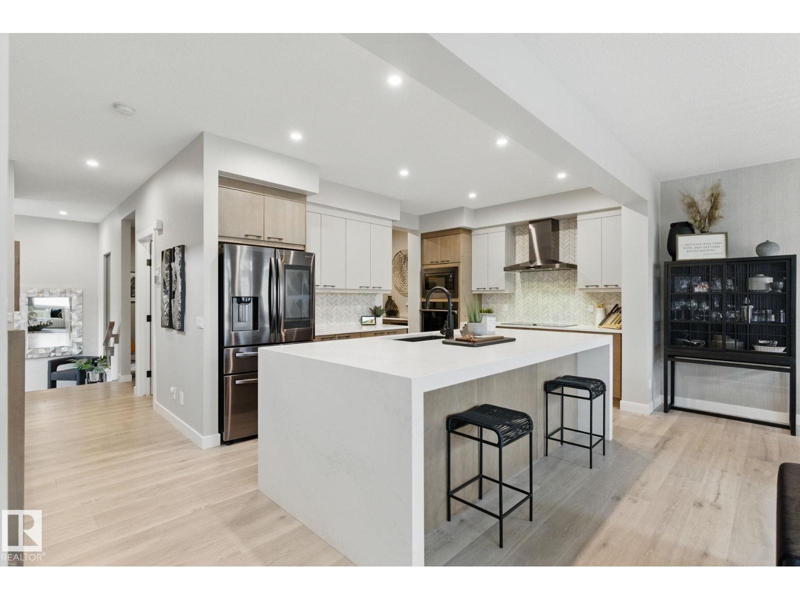 Photo 8 of 3937 3 A Av Sw, Edmonton AB