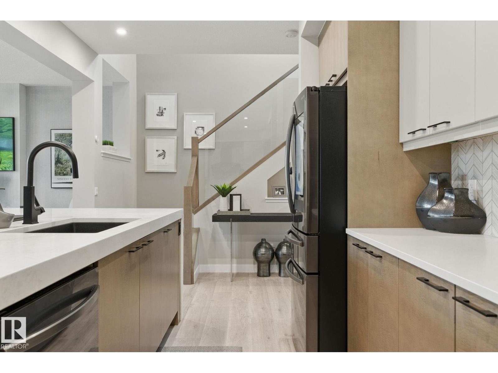 Photo 14 of 3937 3 A Av Sw, Edmonton AB