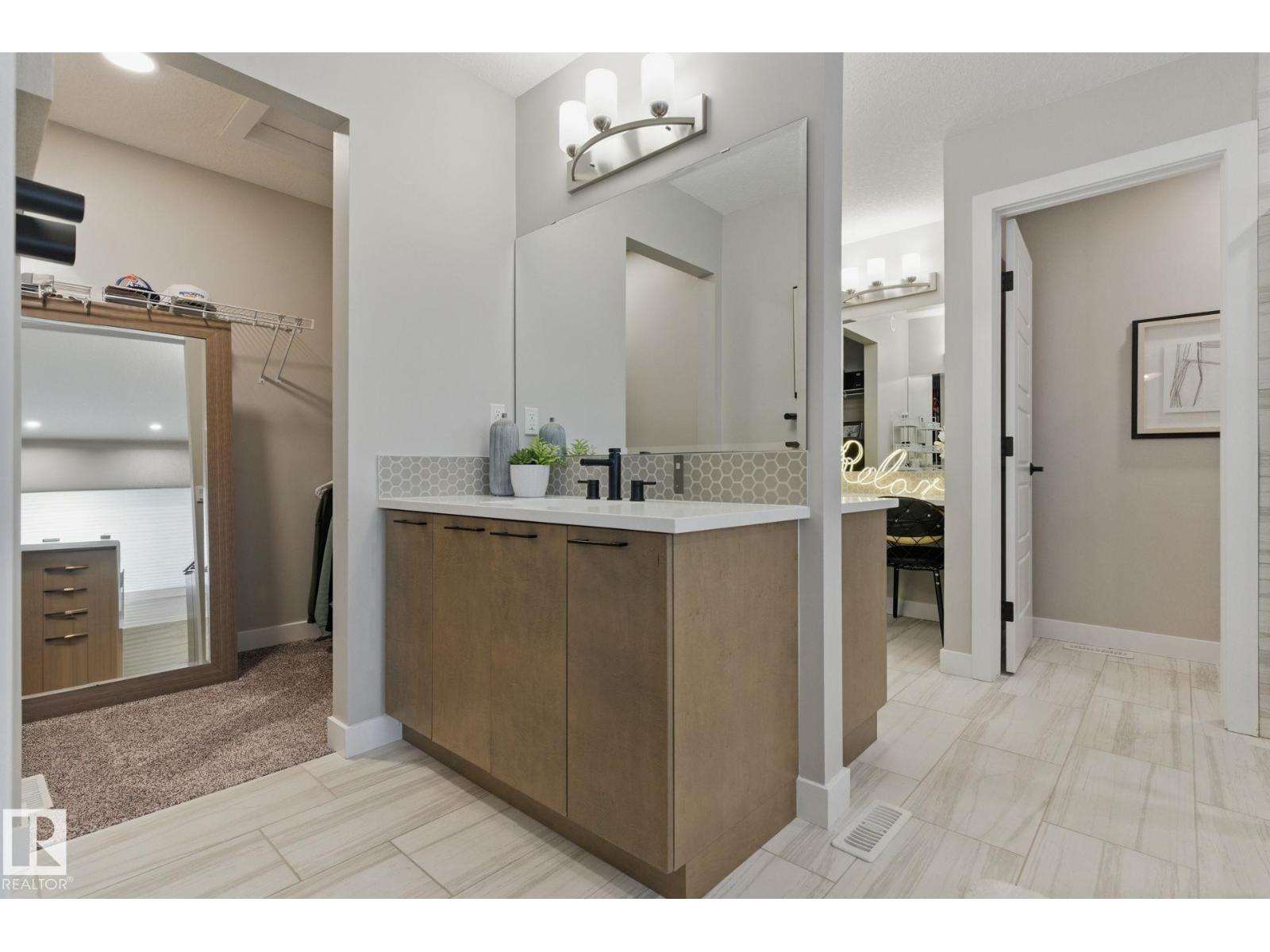 Photo 3 of 3937 3 A Av Sw, Edmonton AB