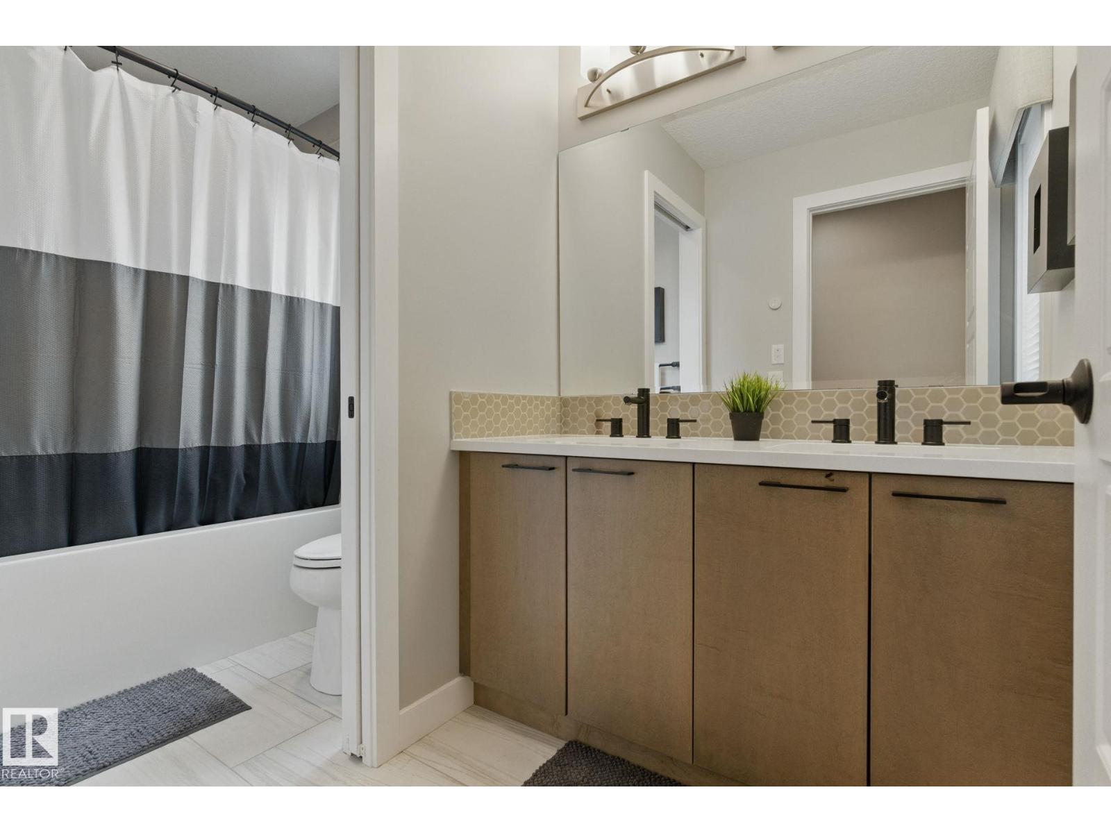 Photo 36 of 3937 3 A Av Sw, Edmonton AB