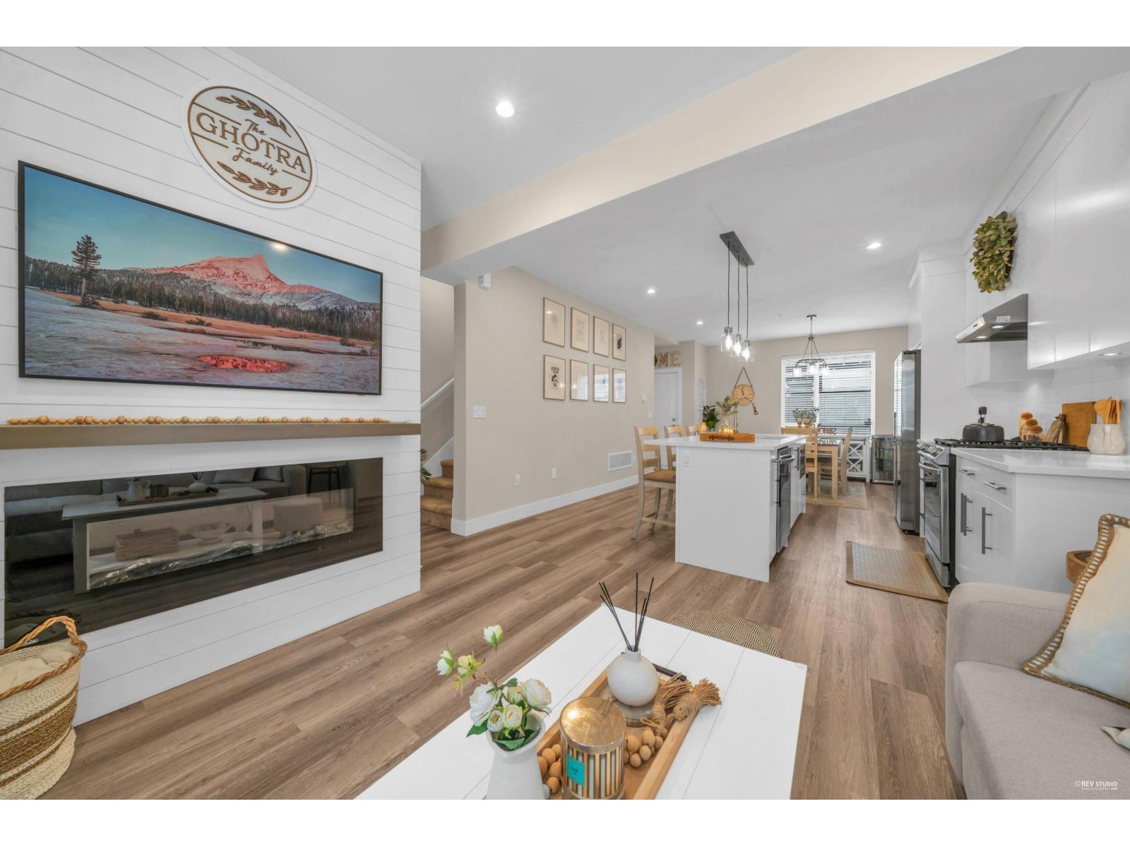 Photo 3 of 14 5515 199 A Street, Langley BC